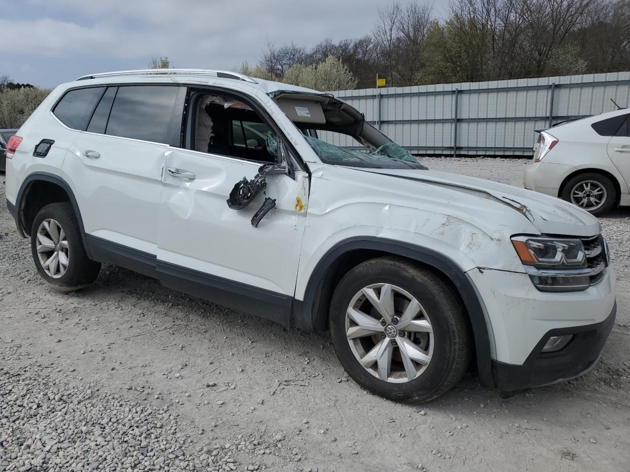 Photo 3 VIN: 1V2CR2CA9JC522398 - VOLKSWAGEN ATLAS 