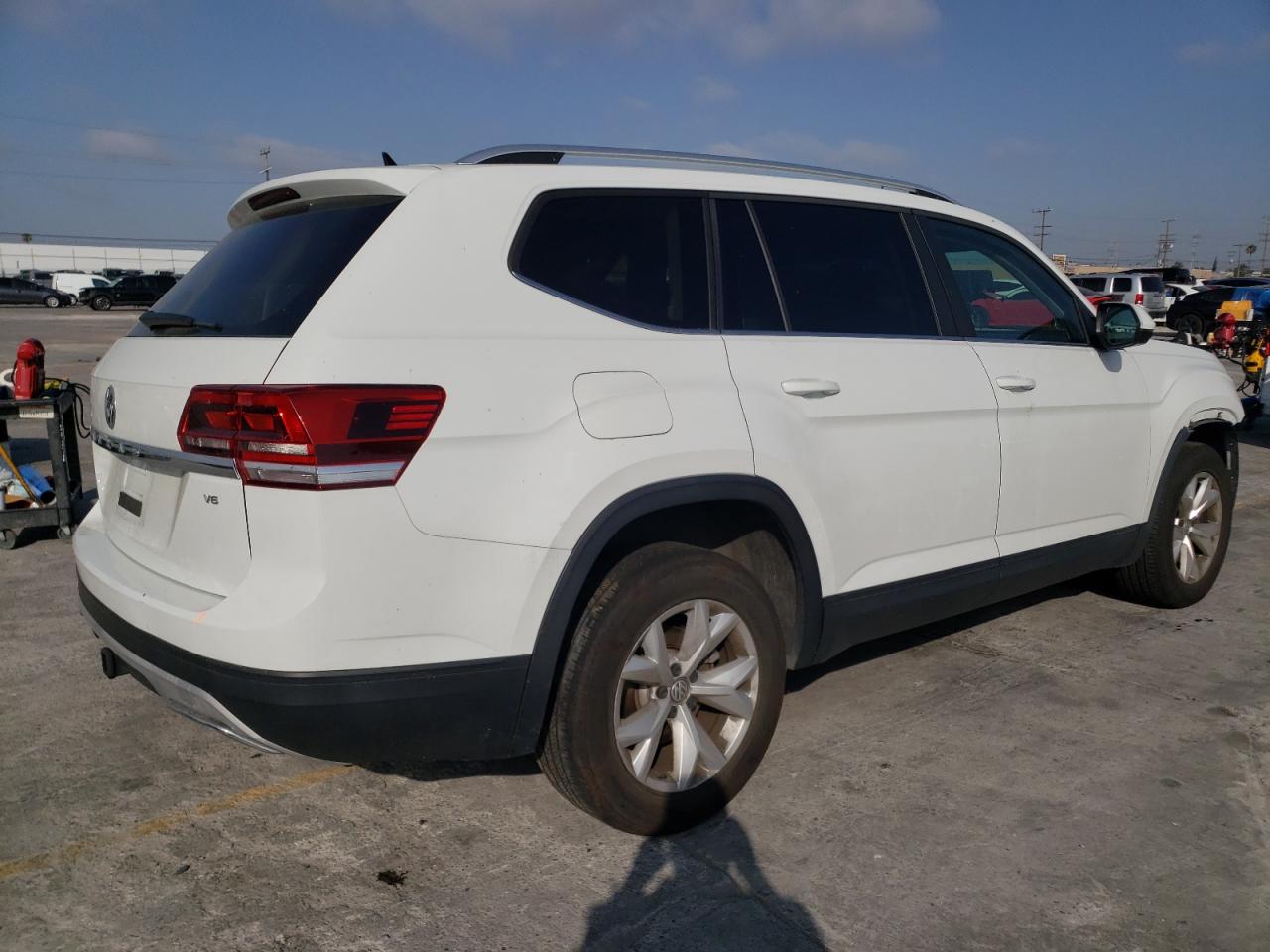 Photo 2 VIN: 1V2DR2CA0KC598274 - VOLKSWAGEN ATLAS 