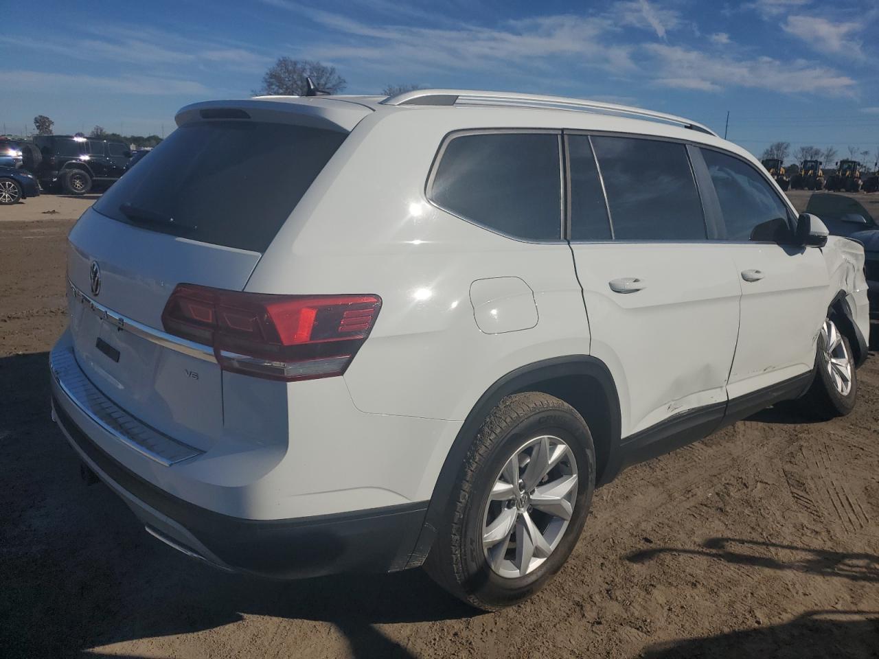 Photo 2 VIN: 1V2DR2CA2KC539596 - VOLKSWAGEN ATLAS 