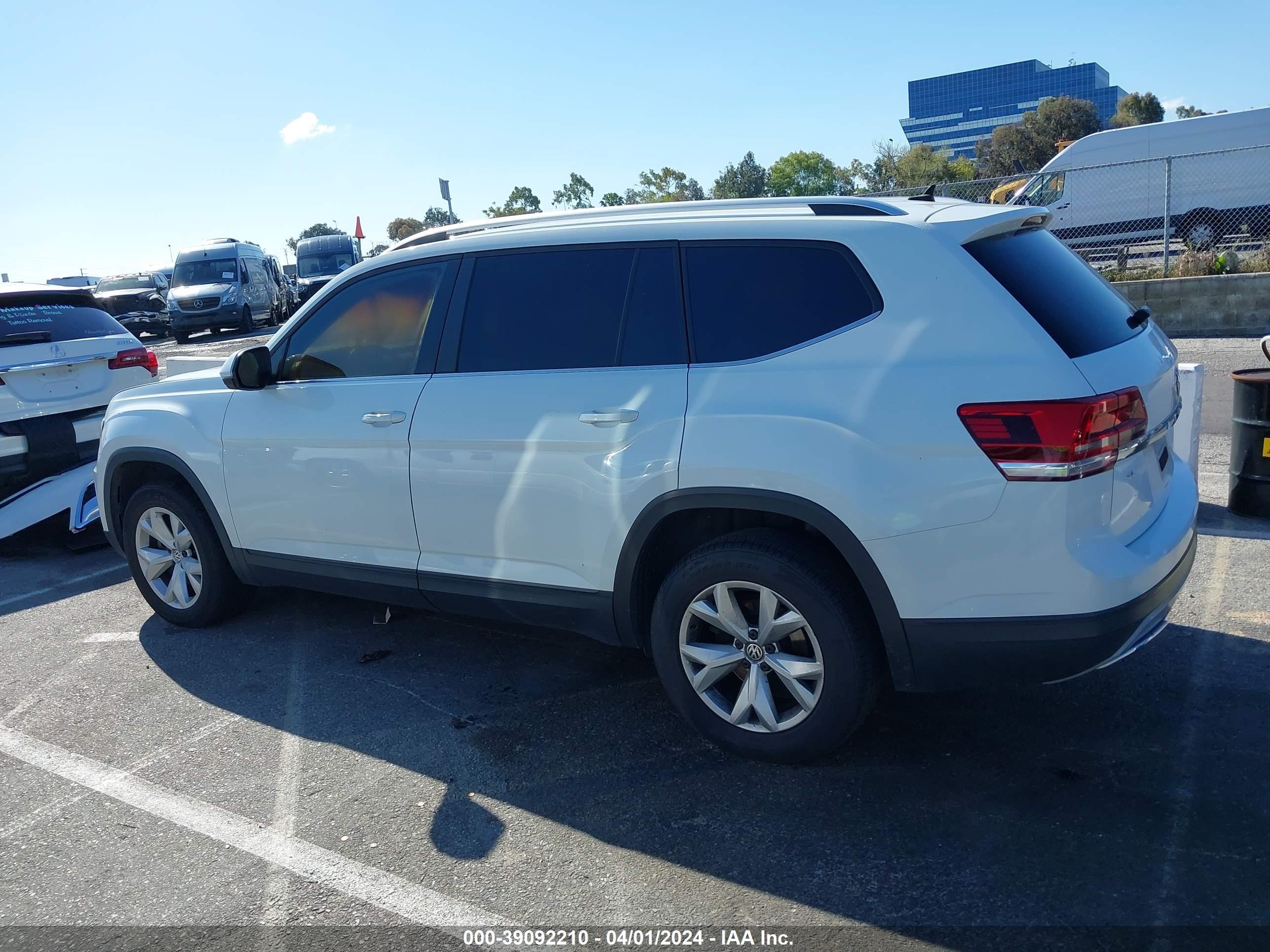 Photo 13 VIN: 1V2DR2CA7JC502476 - VOLKSWAGEN ATLAS 