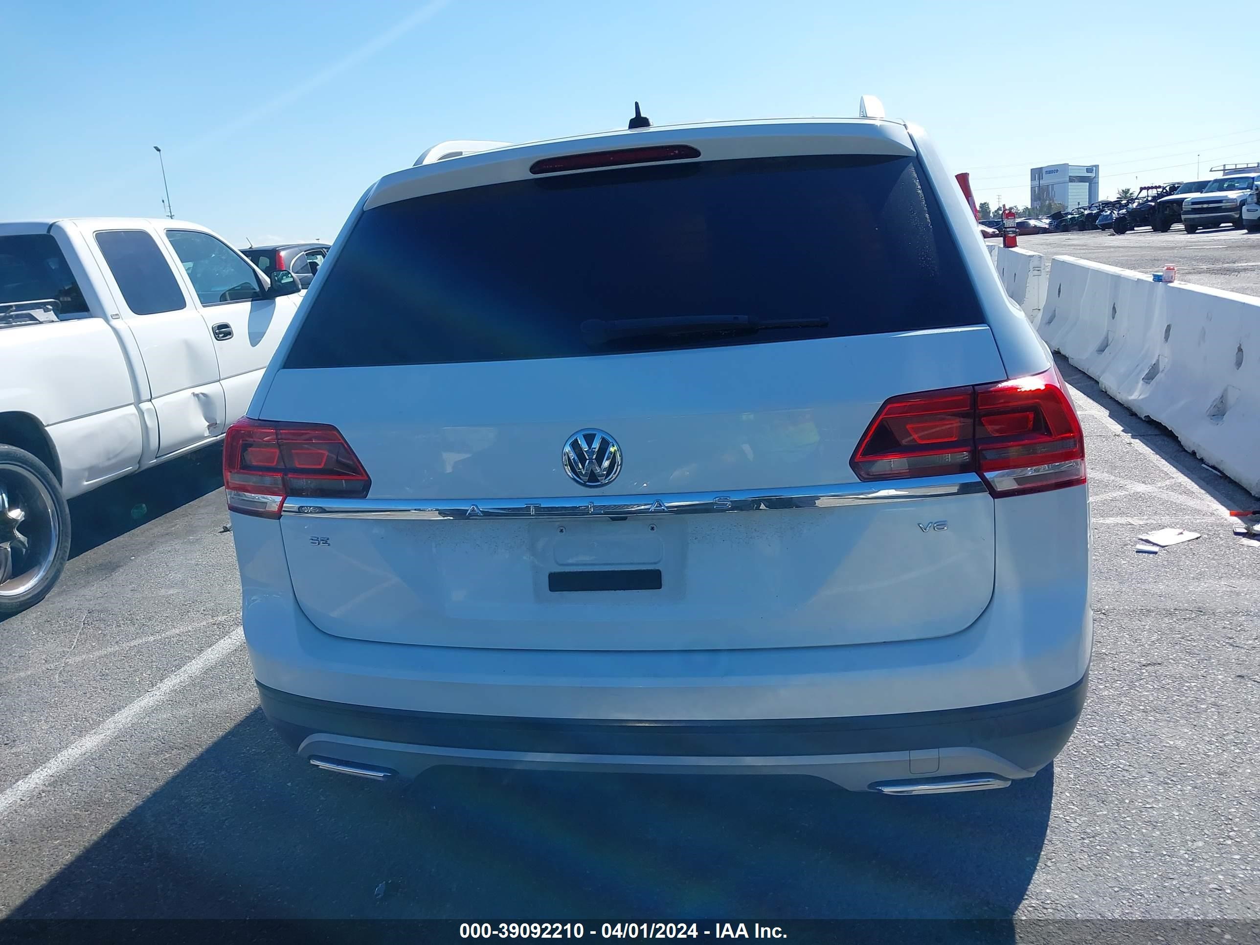 Photo 15 VIN: 1V2DR2CA7JC502476 - VOLKSWAGEN ATLAS 