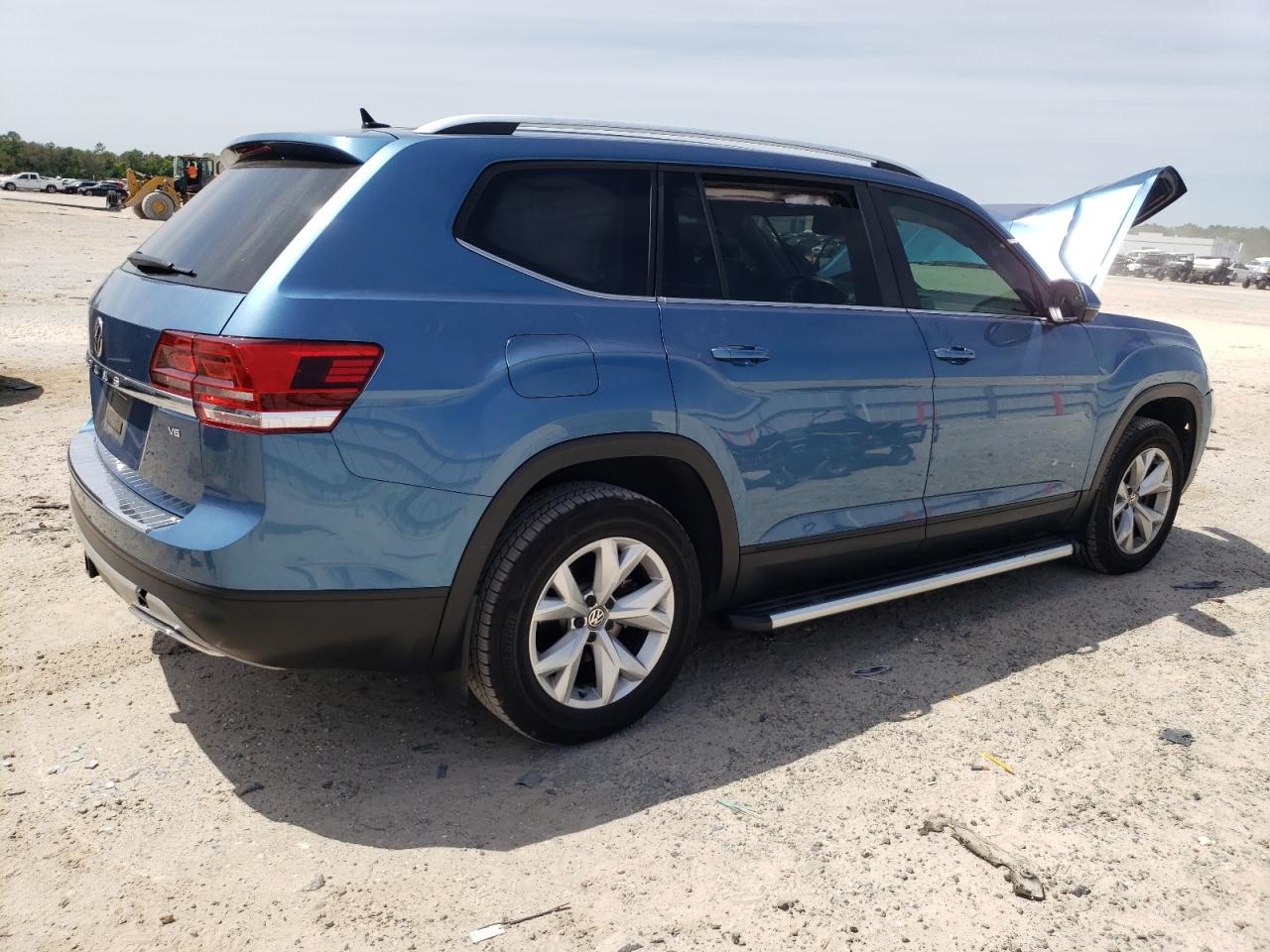 Photo 2 VIN: 1V2DR2CA8KC566477 - VOLKSWAGEN ATLAS 