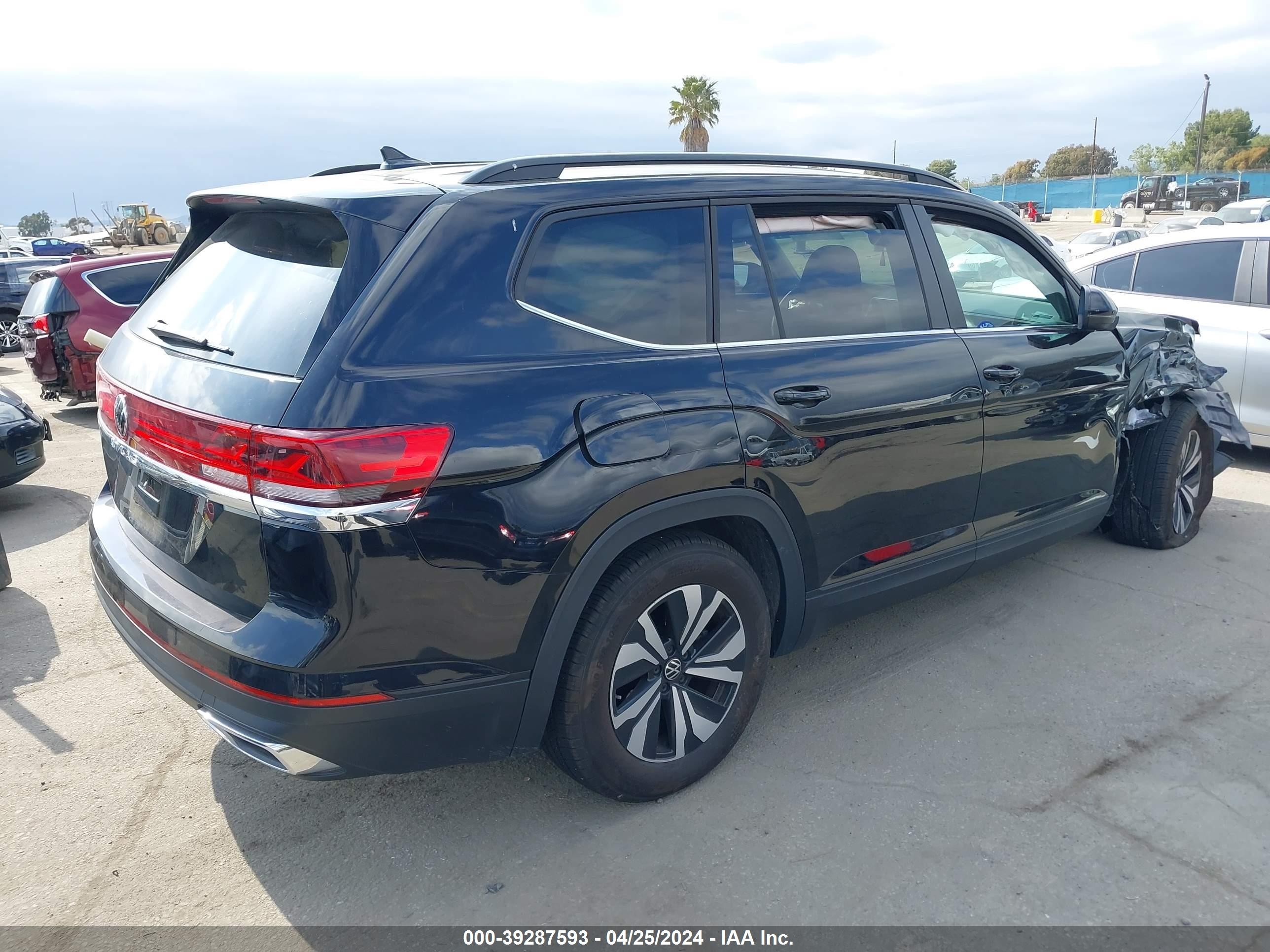 Photo 3 VIN: 1V2DR2CA9RC517556 - VOLKSWAGEN ATLAS 