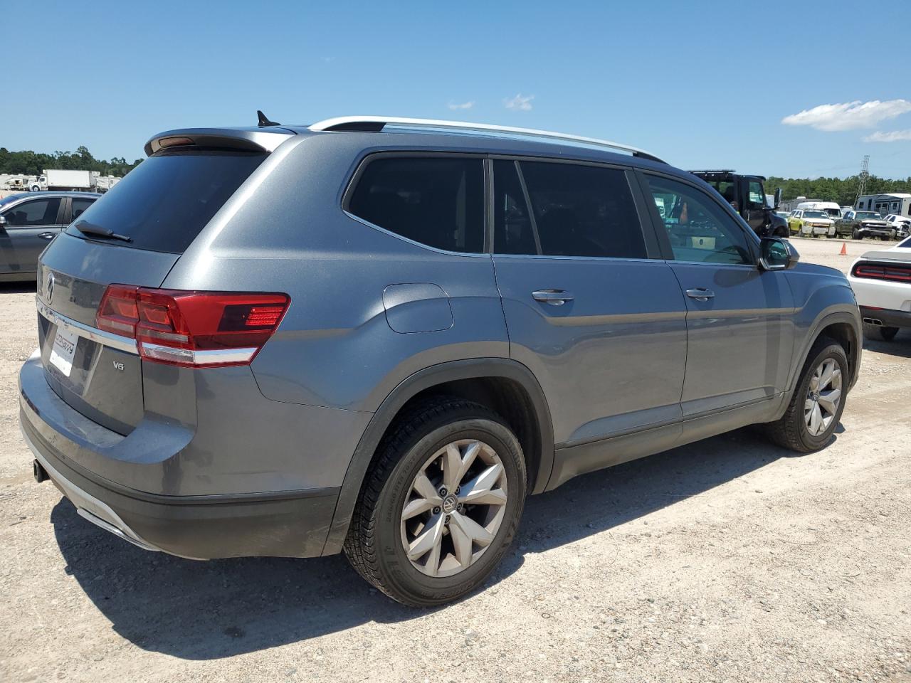 Photo 2 VIN: 1V2DR2CAXKC516759 - VOLKSWAGEN ATLAS 