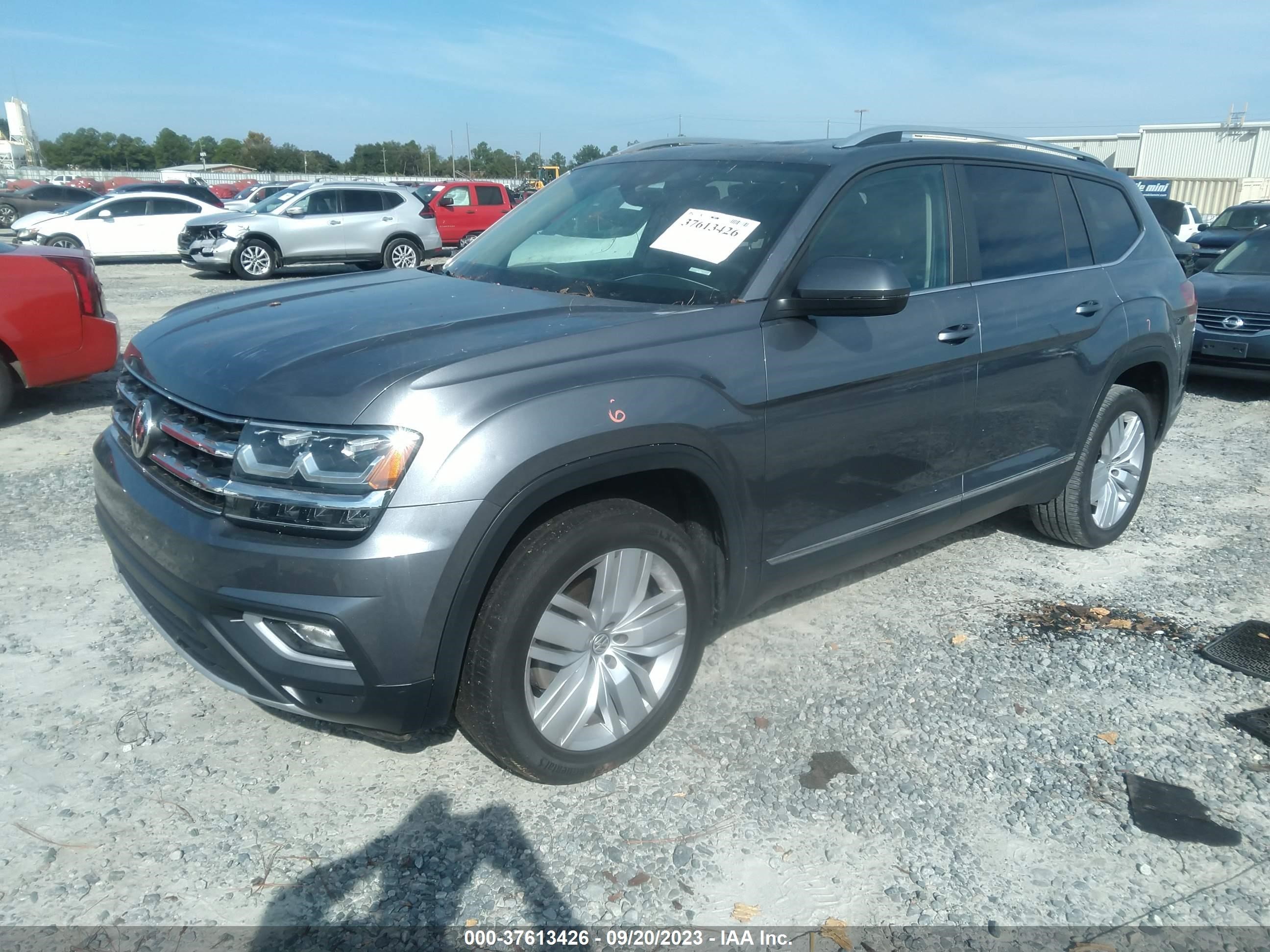 Photo 1 VIN: 1V2ER2CA0KC588977 - VOLKSWAGEN ATLAS 