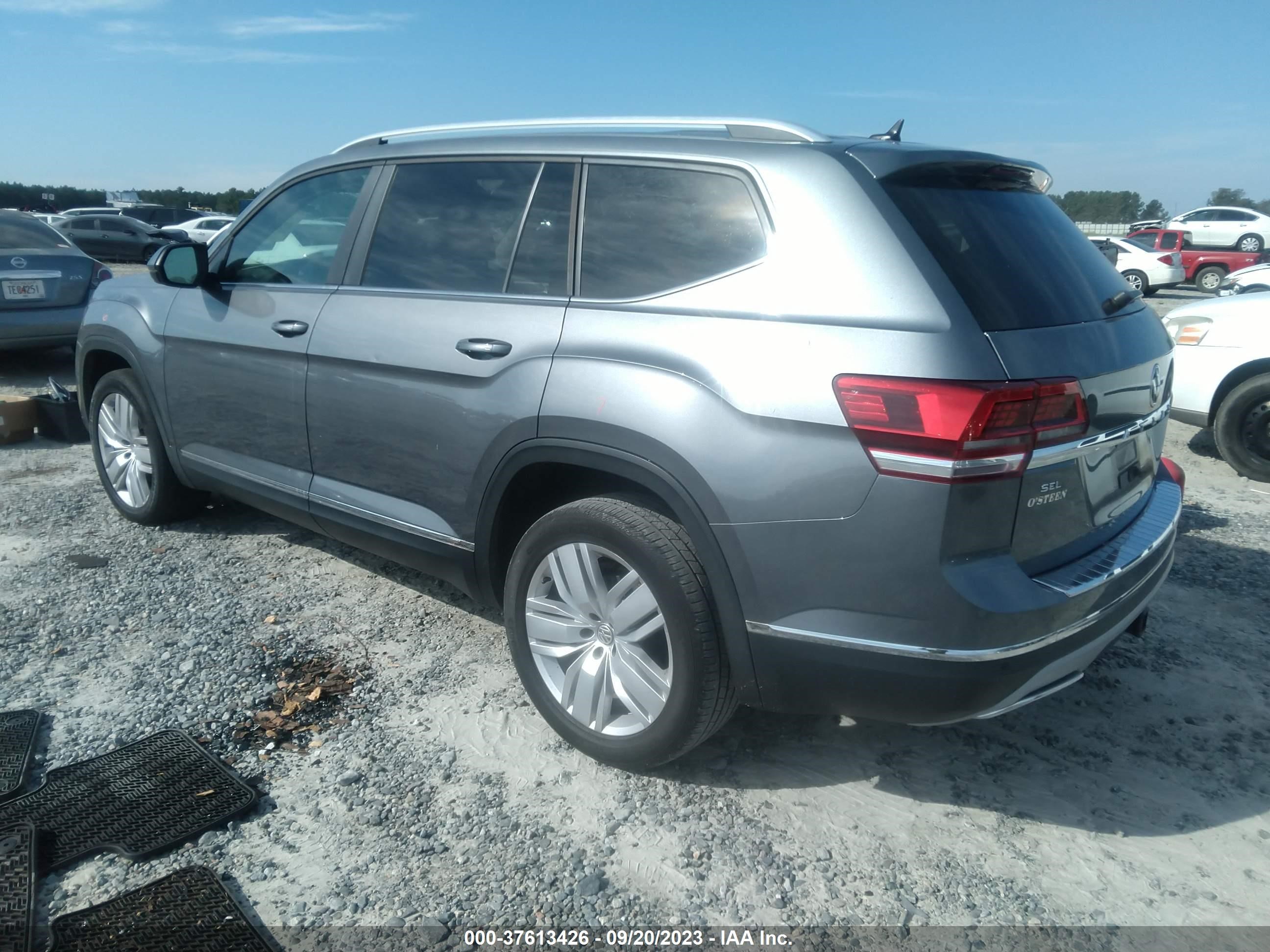 Photo 2 VIN: 1V2ER2CA0KC588977 - VOLKSWAGEN ATLAS 