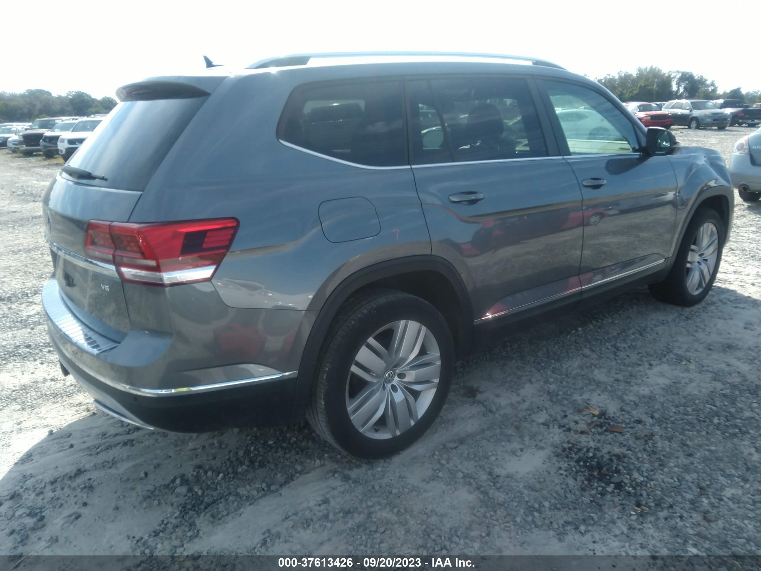 Photo 3 VIN: 1V2ER2CA0KC588977 - VOLKSWAGEN ATLAS 