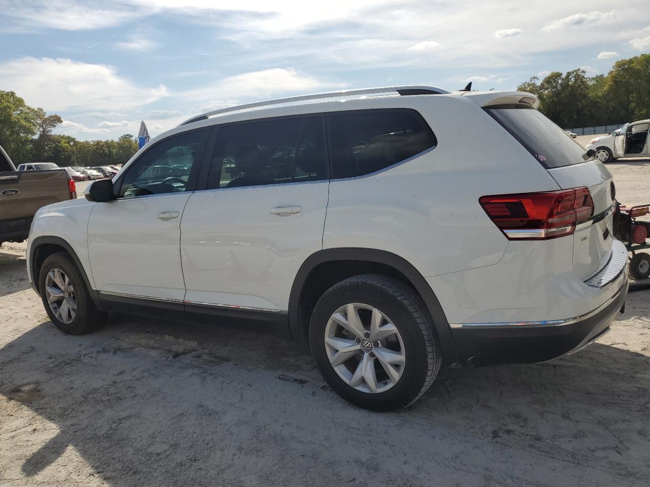 Photo 1 VIN: 1V2ER2CA2JC534448 - VOLKSWAGEN ATLAS 