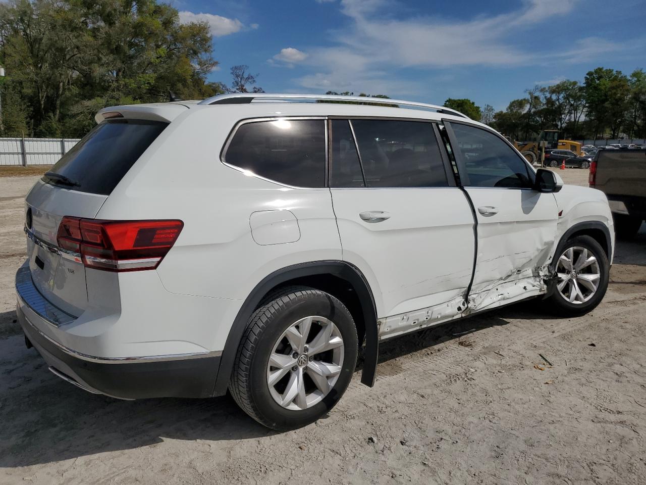 Photo 2 VIN: 1V2ER2CA2JC534448 - VOLKSWAGEN ATLAS 