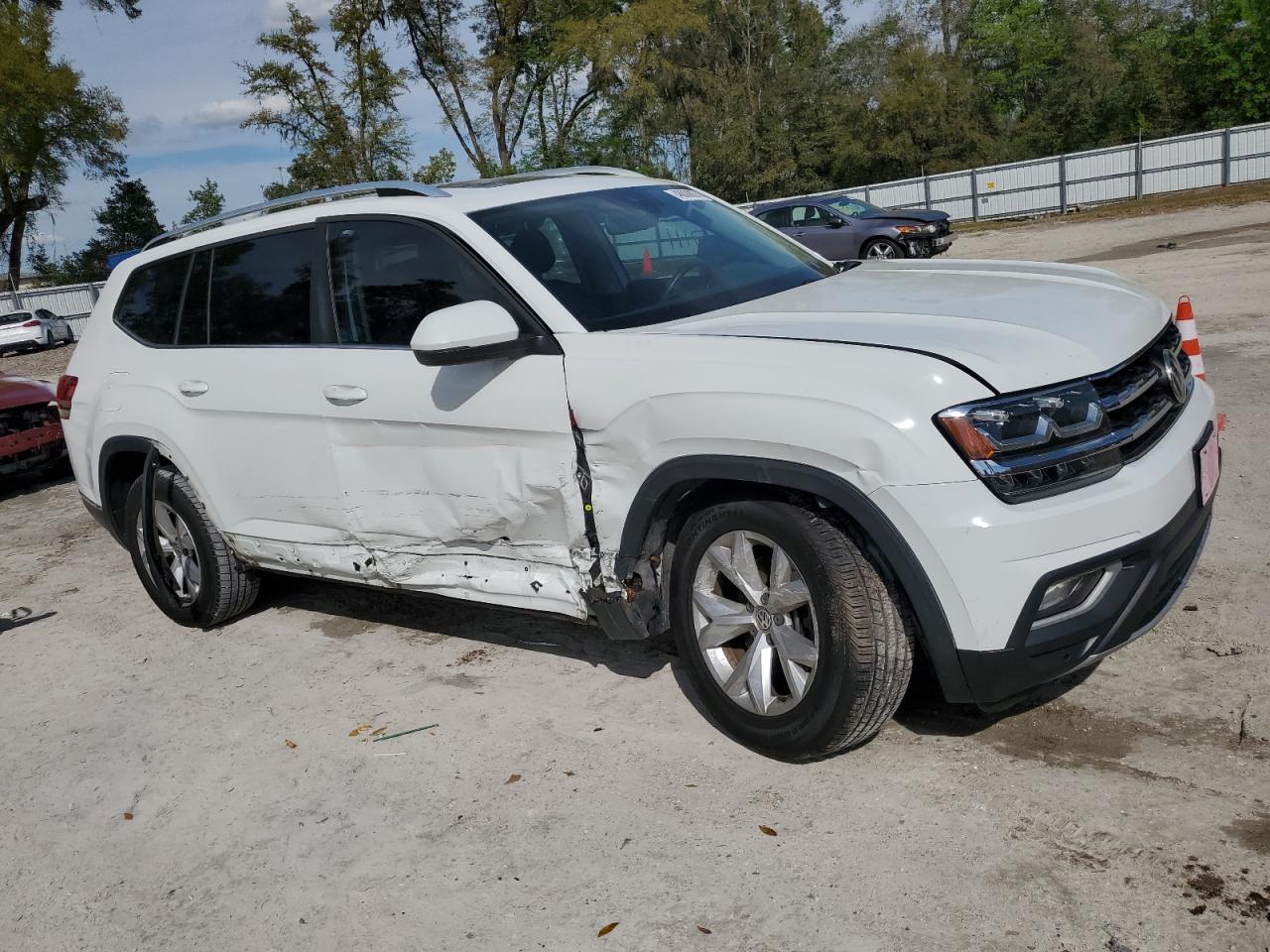 Photo 3 VIN: 1V2ER2CA2JC534448 - VOLKSWAGEN ATLAS 