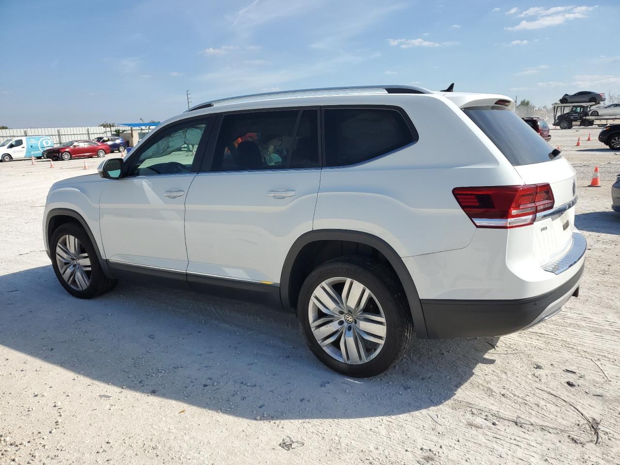 Photo 1 VIN: 1V2ER2CA2JC561312 - VOLKSWAGEN ATLAS 