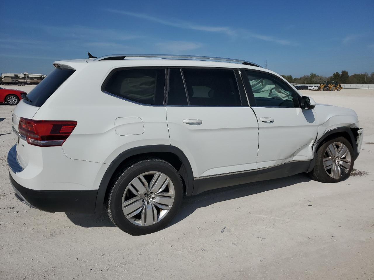 Photo 2 VIN: 1V2ER2CA2JC561312 - VOLKSWAGEN ATLAS 