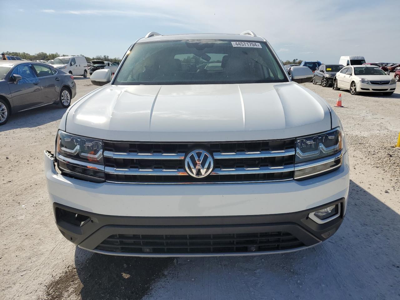 Photo 4 VIN: 1V2ER2CA2JC561312 - VOLKSWAGEN ATLAS 