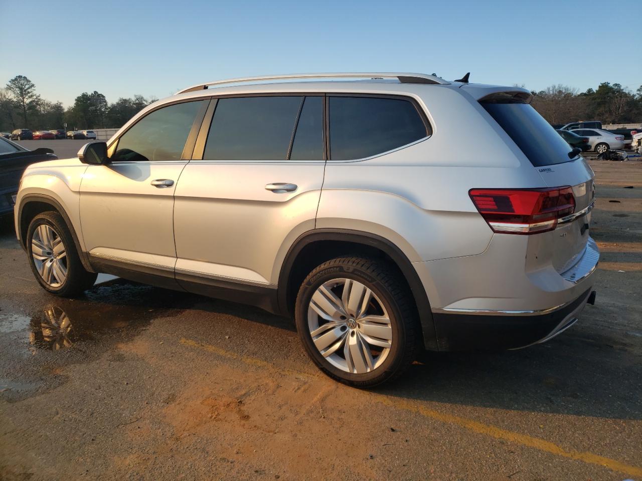 Photo 1 VIN: 1V2ER2CA9KC575404 - VOLKSWAGEN ATLAS 