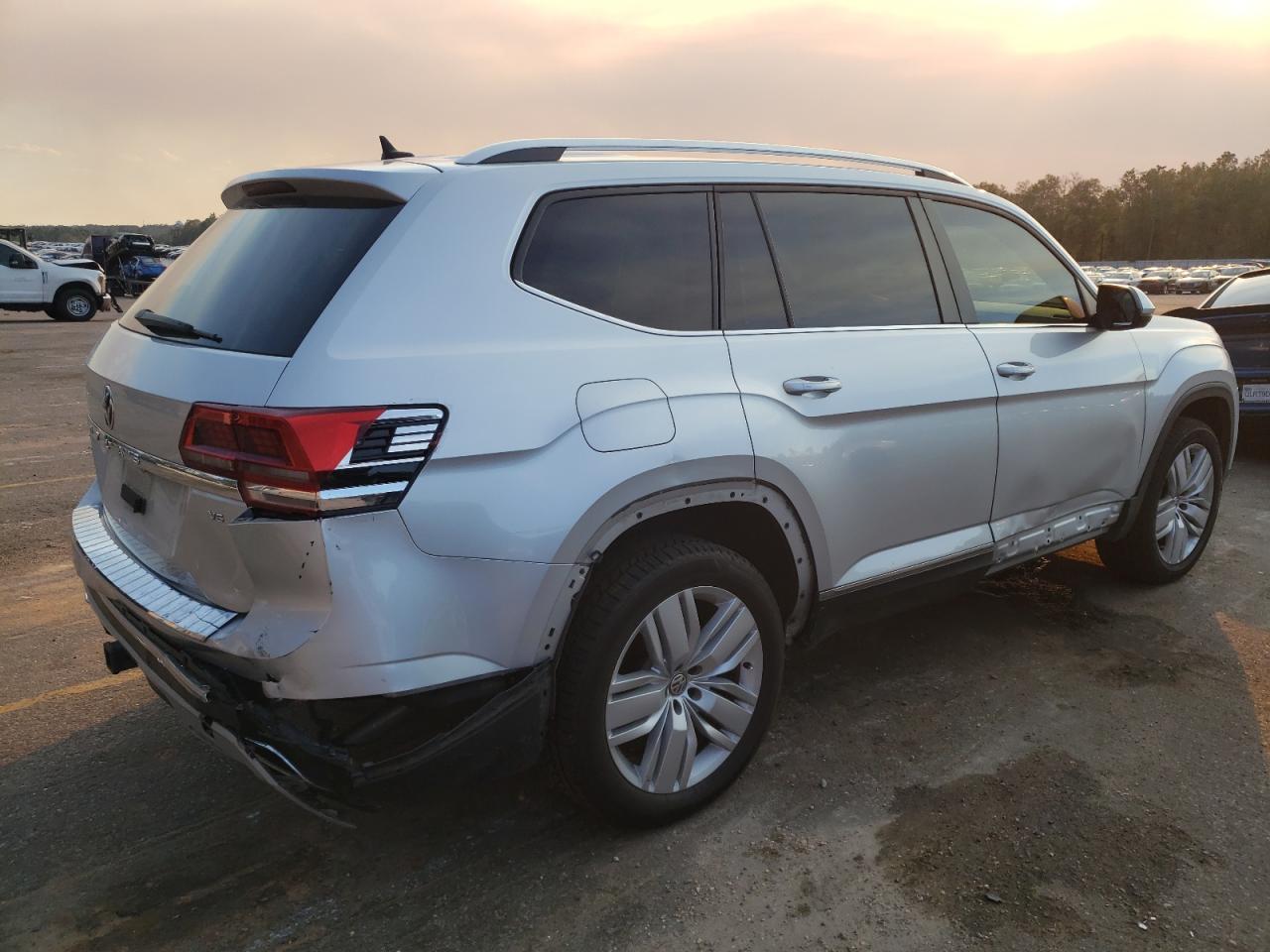 Photo 2 VIN: 1V2ER2CA9KC575404 - VOLKSWAGEN ATLAS 