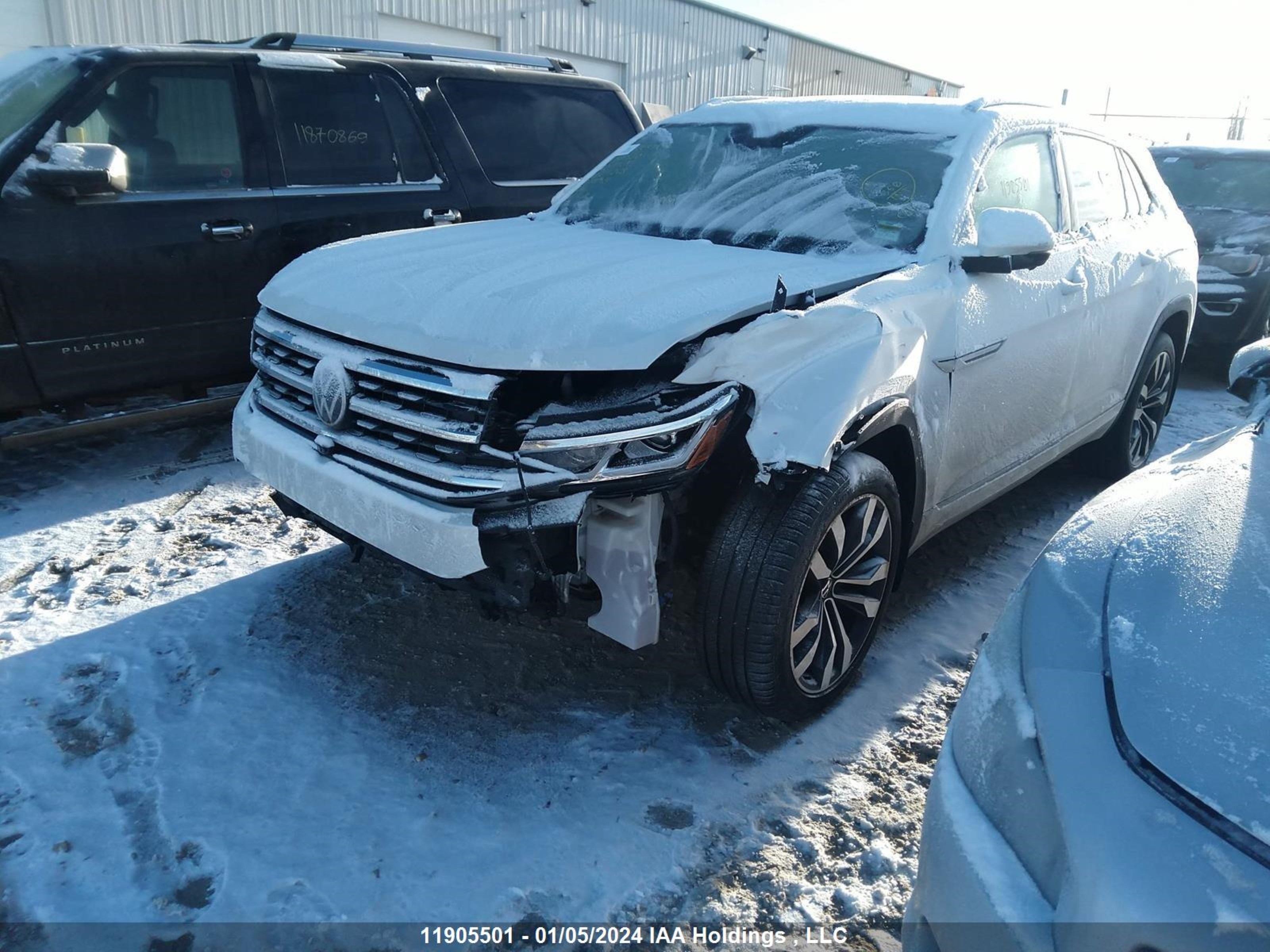 Photo 1 VIN: 1V2FE2CA3NC214268 - VOLKSWAGEN ATLAS CROSS SPORT 