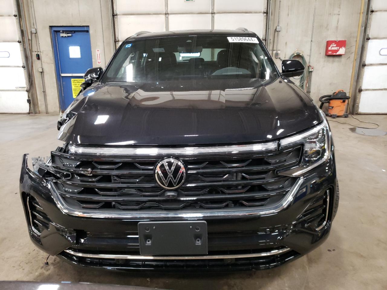 Photo 4 VIN: 1V2FE2CA3RC233571 - VOLKSWAGEN ATLAS 