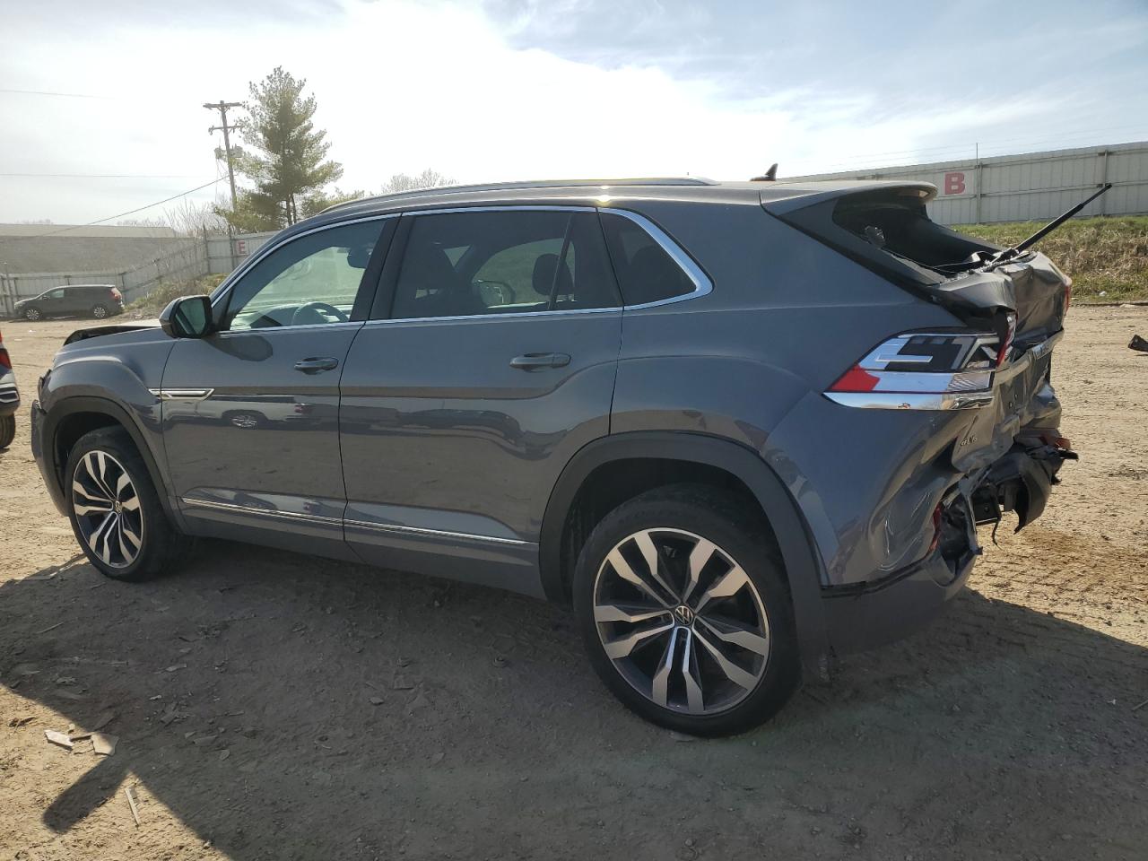 Photo 1 VIN: 1V2FE2CA8MC238256 - VOLKSWAGEN ATLAS 