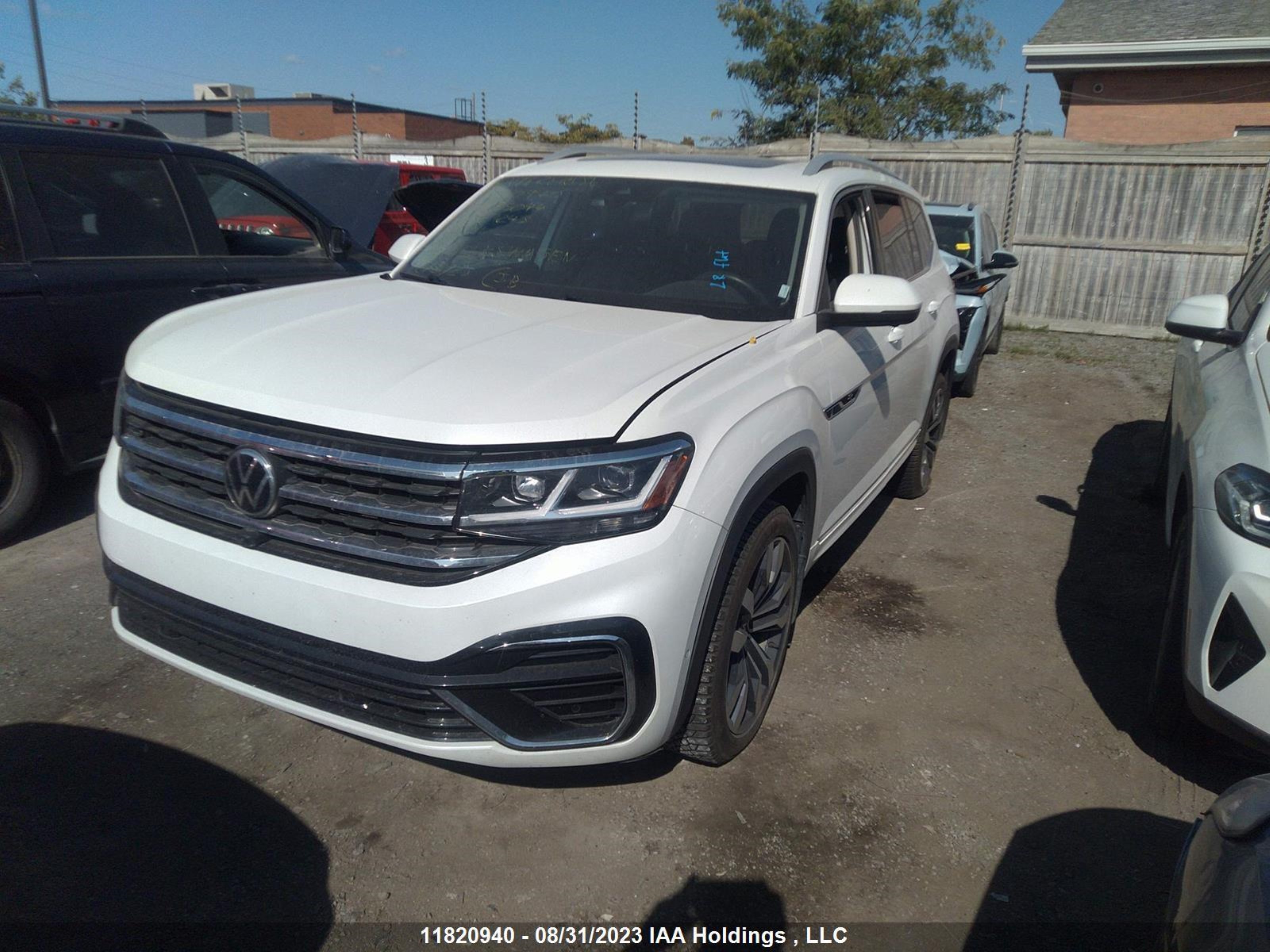 Photo 1 VIN: 1V2FR2CA0NC529243 - VOLKSWAGEN ATLAS 