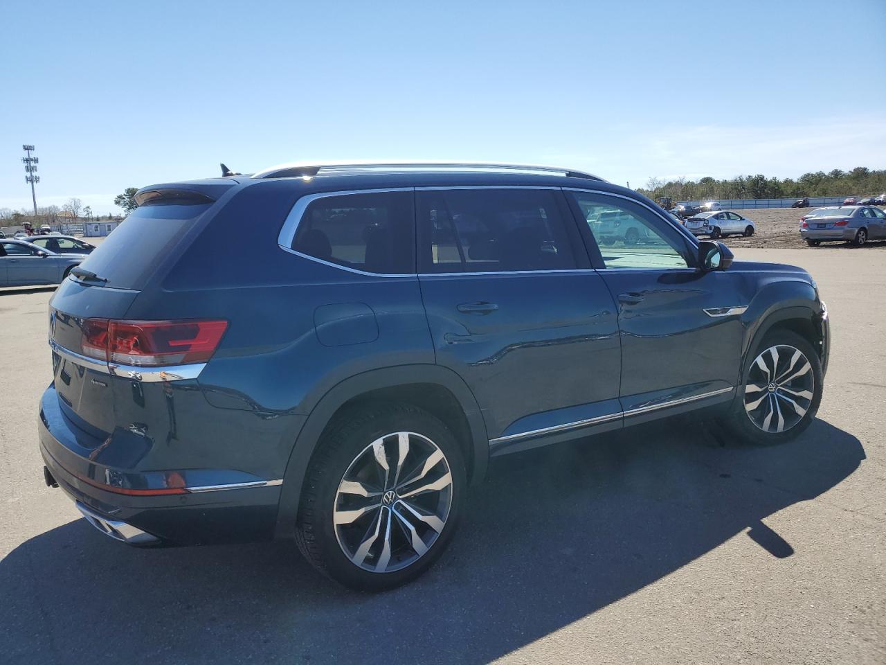 Photo 2 VIN: 1V2FR2CA4PC533752 - VOLKSWAGEN ATLAS 