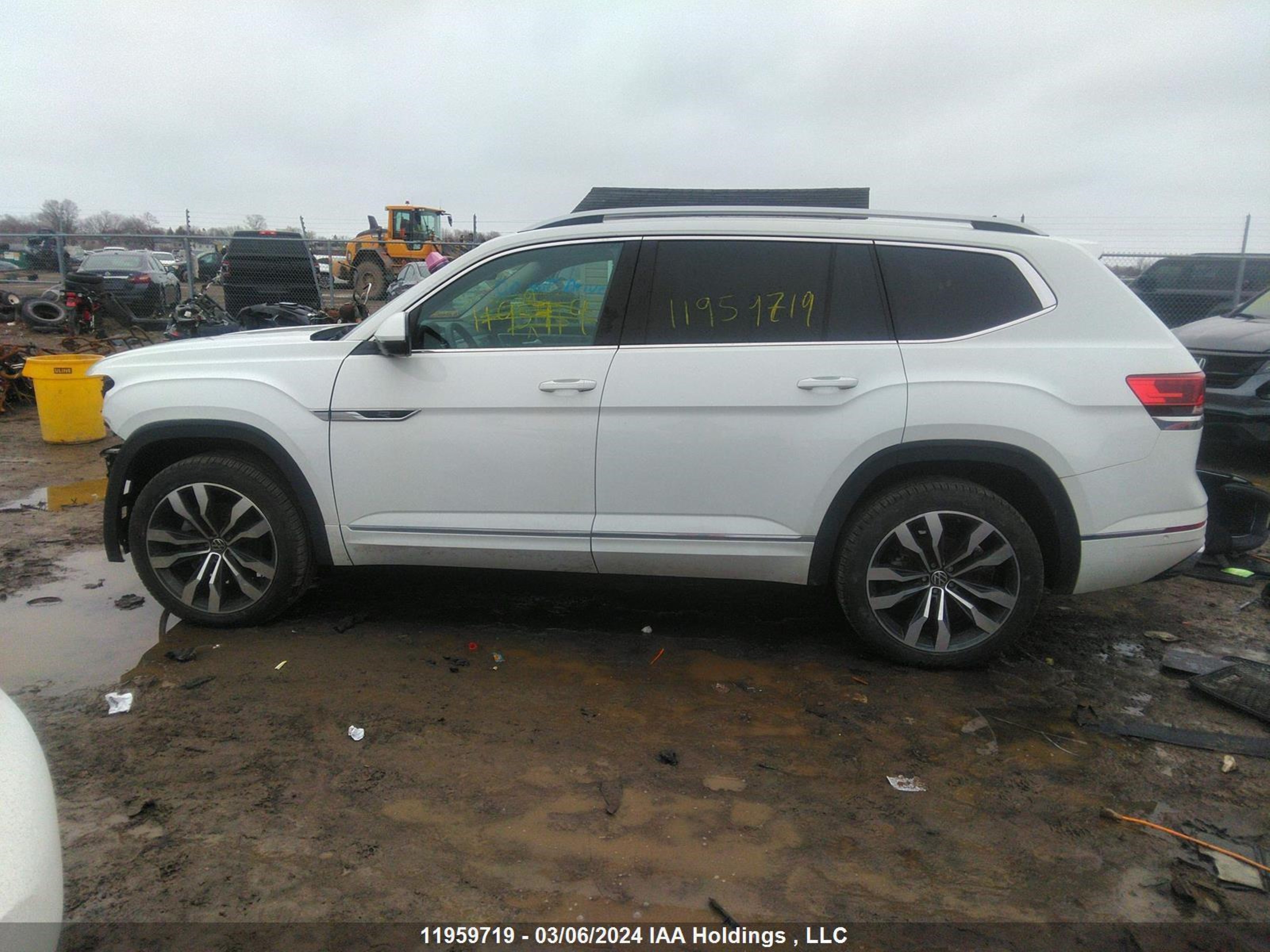 Photo 13 VIN: 1V2FR2CA8NC530561 - VOLKSWAGEN ATLAS 