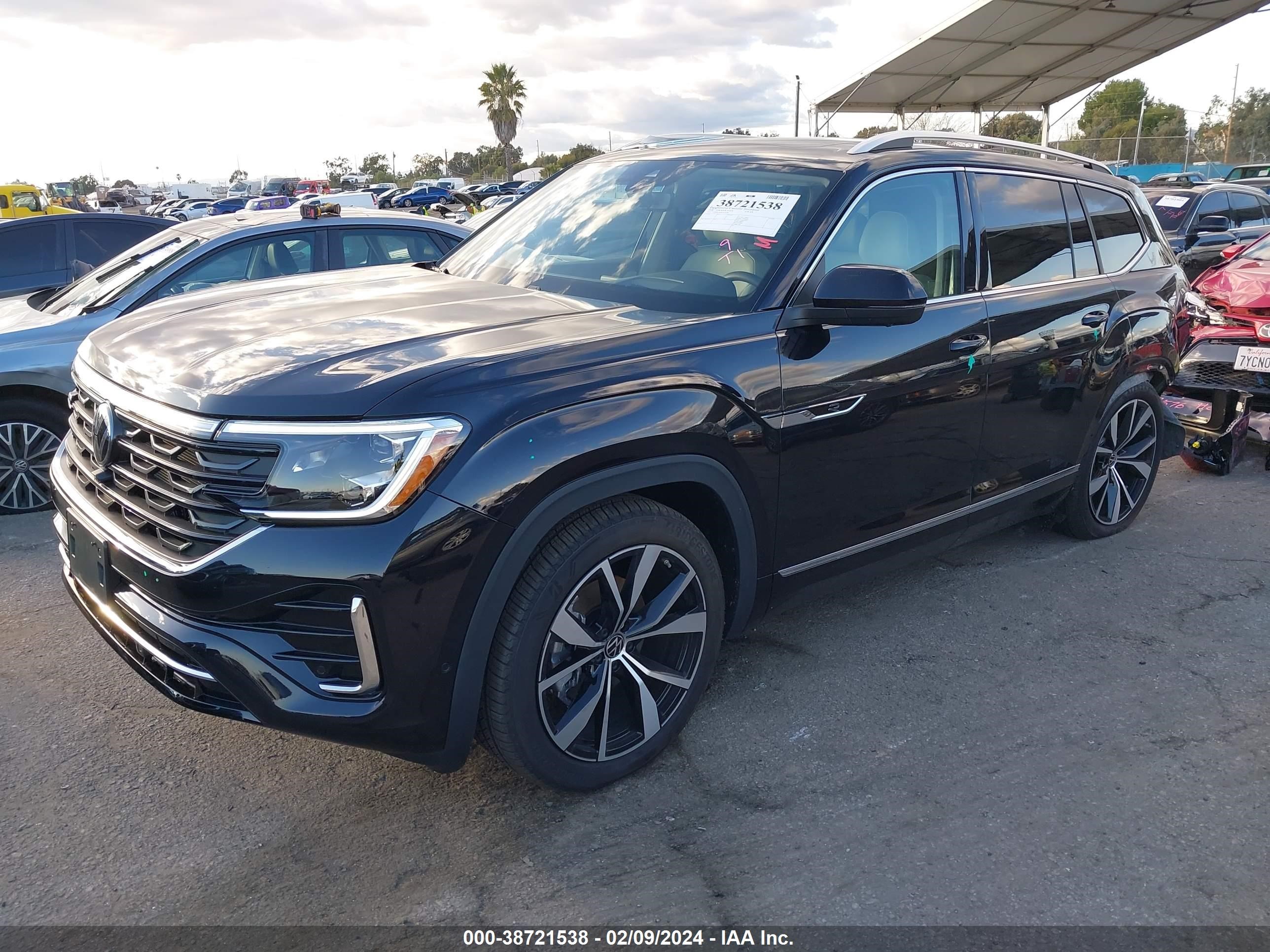 Photo 1 VIN: 1V2FR2CA8RC533790 - VOLKSWAGEN ATLAS 