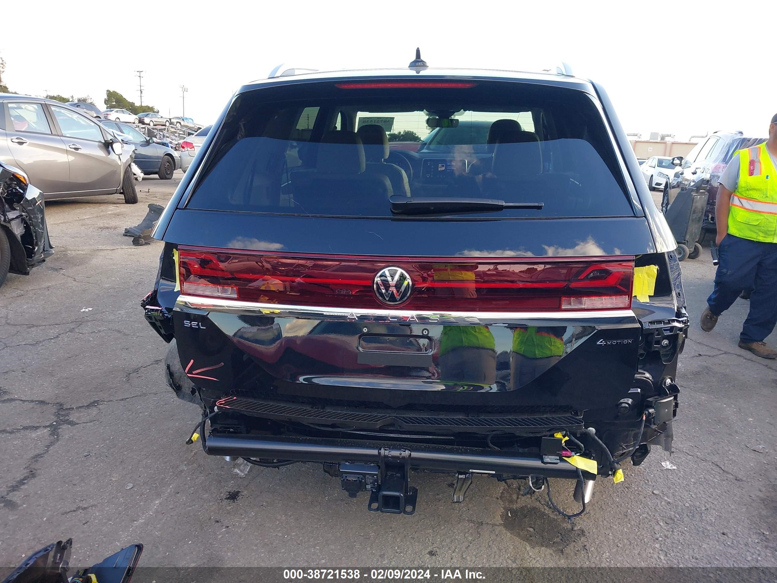 Photo 16 VIN: 1V2FR2CA8RC533790 - VOLKSWAGEN ATLAS 