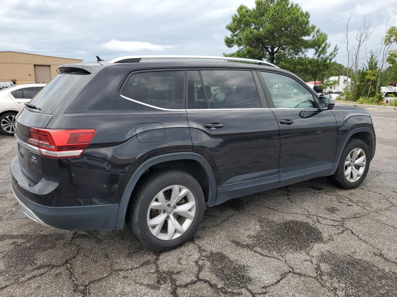 Photo 2 VIN: 1V2GR2CA2JC518193 - VOLKSWAGEN ATLAS 