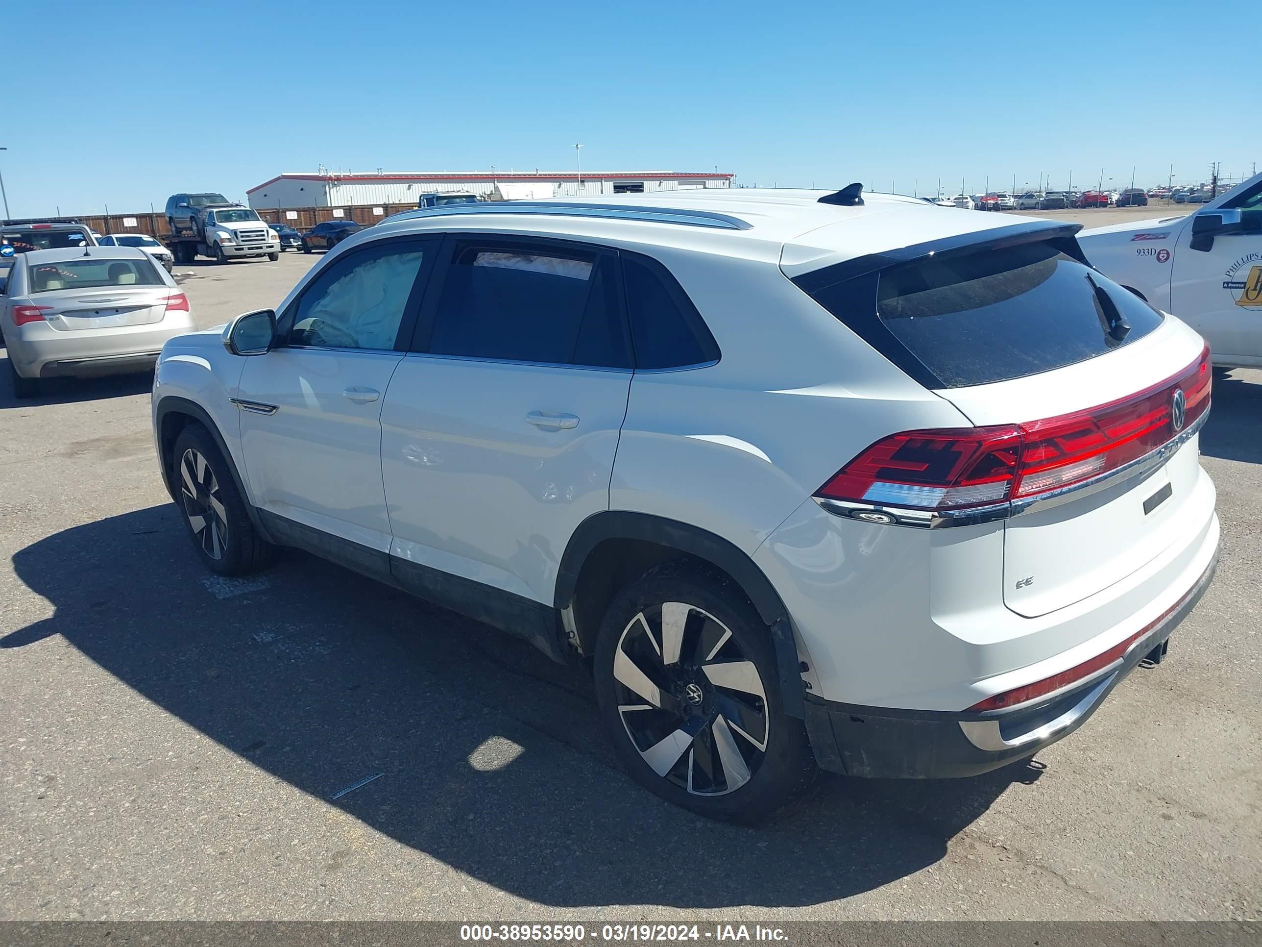 Photo 2 VIN: 1V2HE2CA0RC215957 - VOLKSWAGEN ATLAS CROSS SPORT 