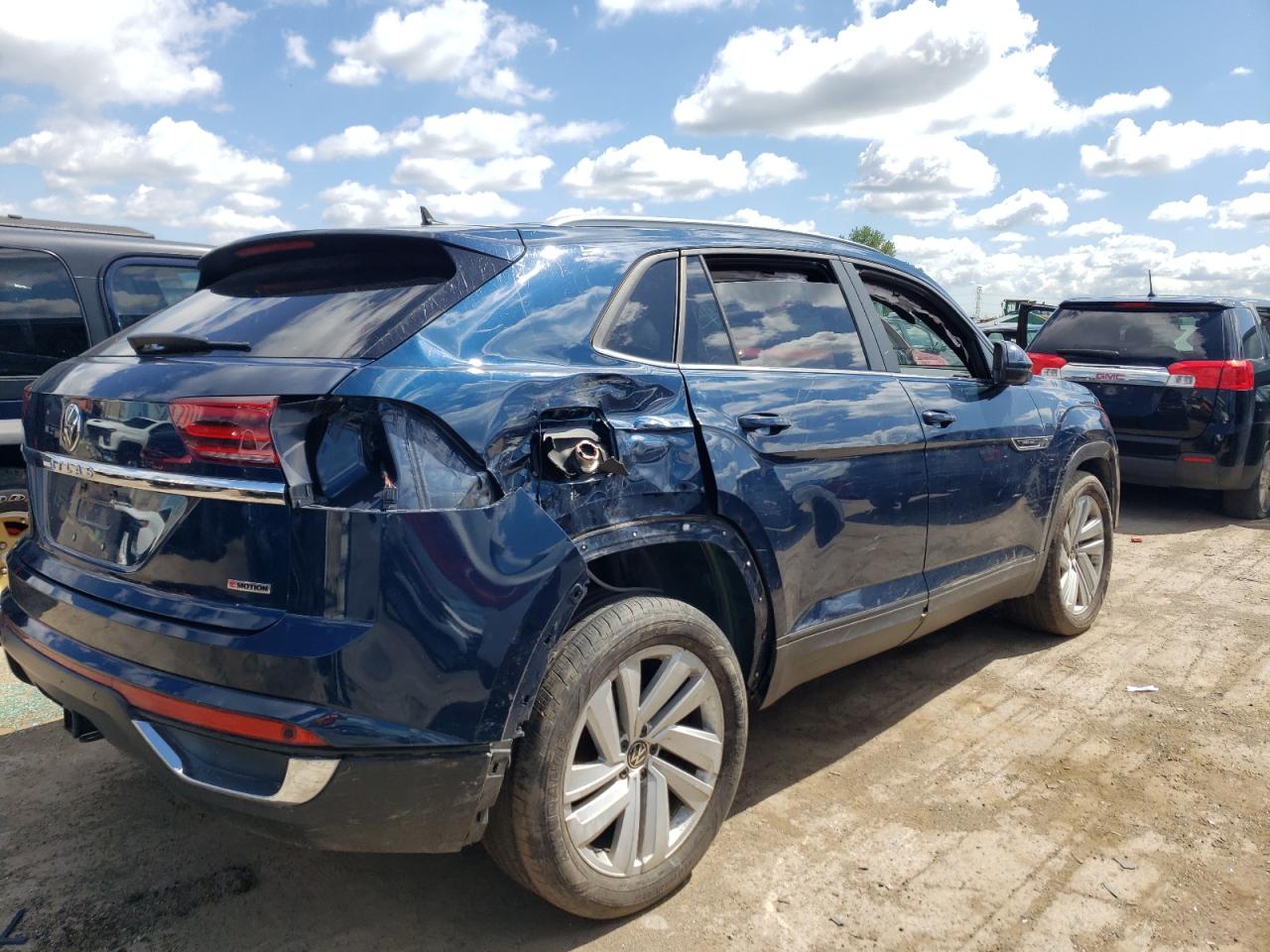 Photo 2 VIN: 1V2HE2CAXMC204778 - VOLKSWAGEN ATLAS CROS 