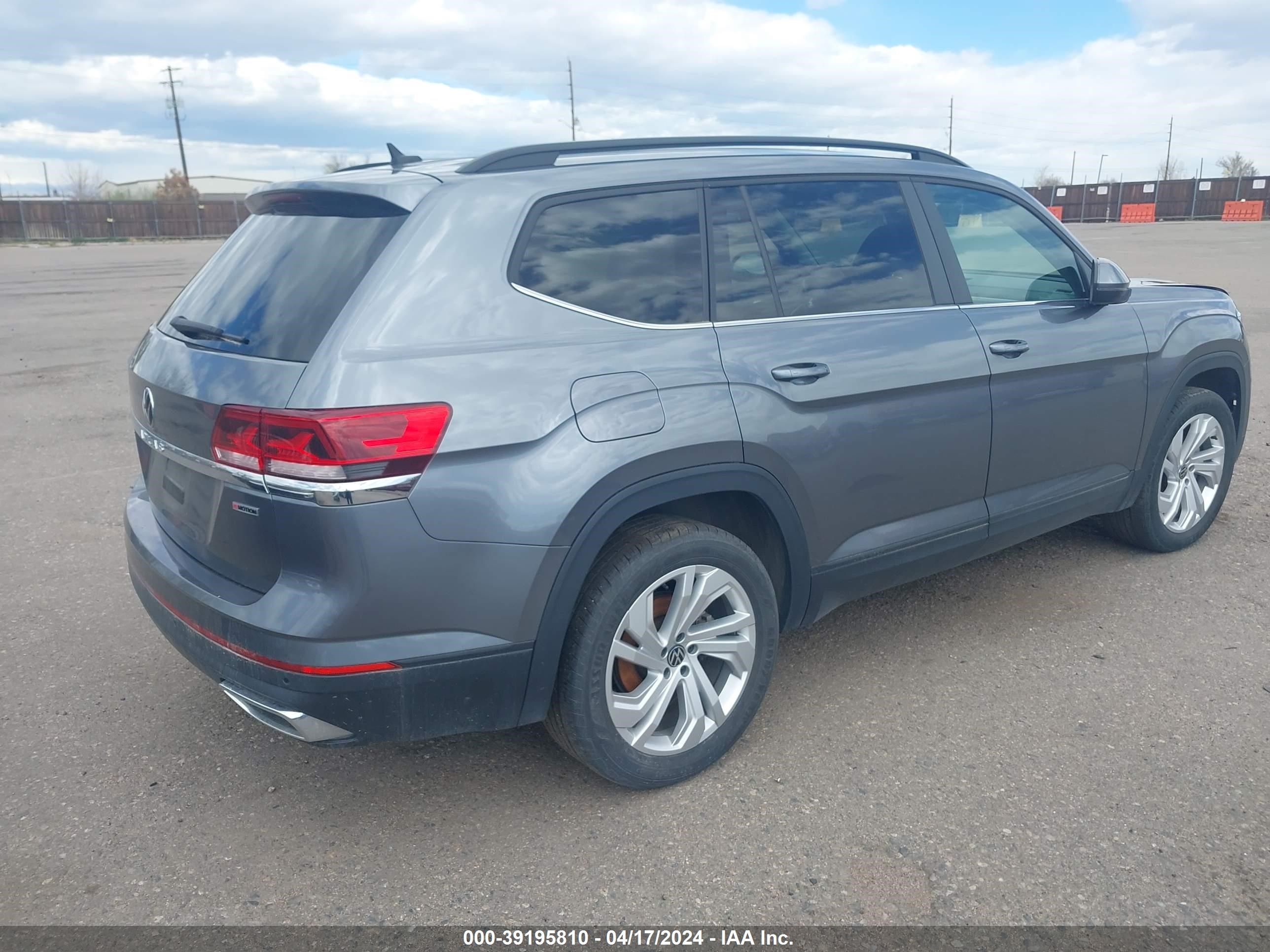 Photo 3 VIN: 1V2HR2CA4MC574483 - VOLKSWAGEN ATLAS 