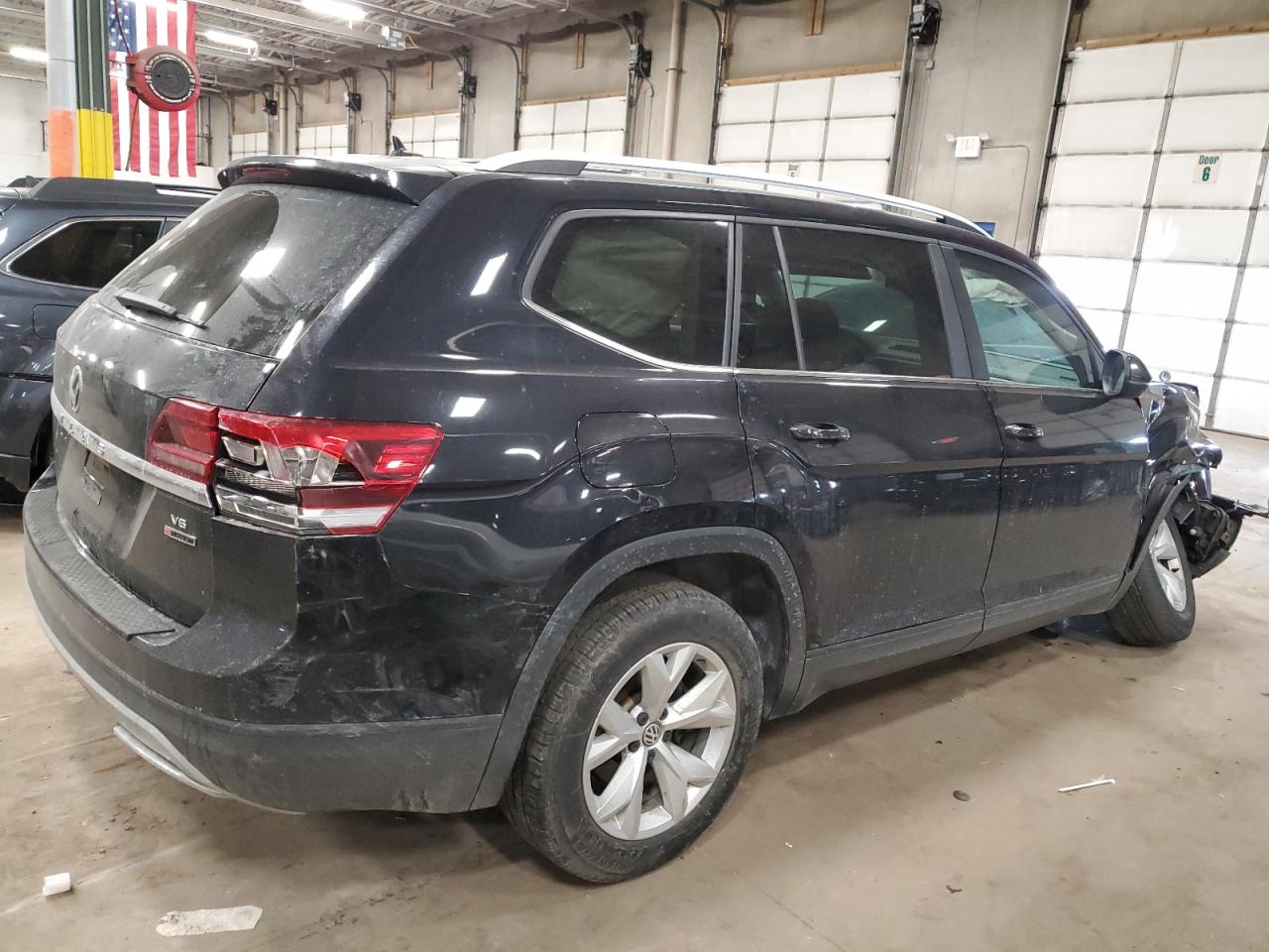 Photo 2 VIN: 1V2HR2CA5JC500307 - VOLKSWAGEN ATLAS 