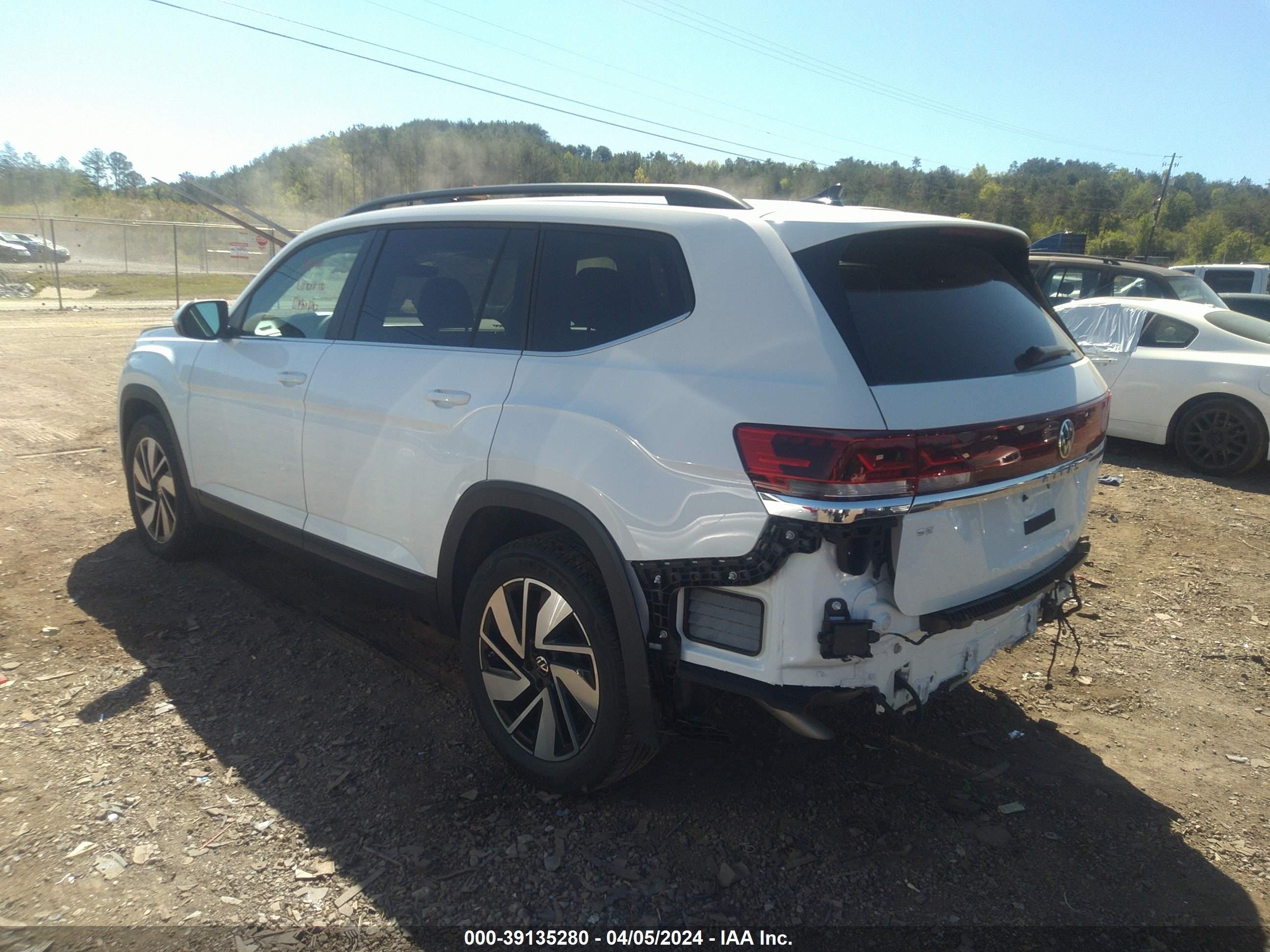 Photo 2 VIN: 1V2HR2CAXRC532469 - VOLKSWAGEN ATLAS 