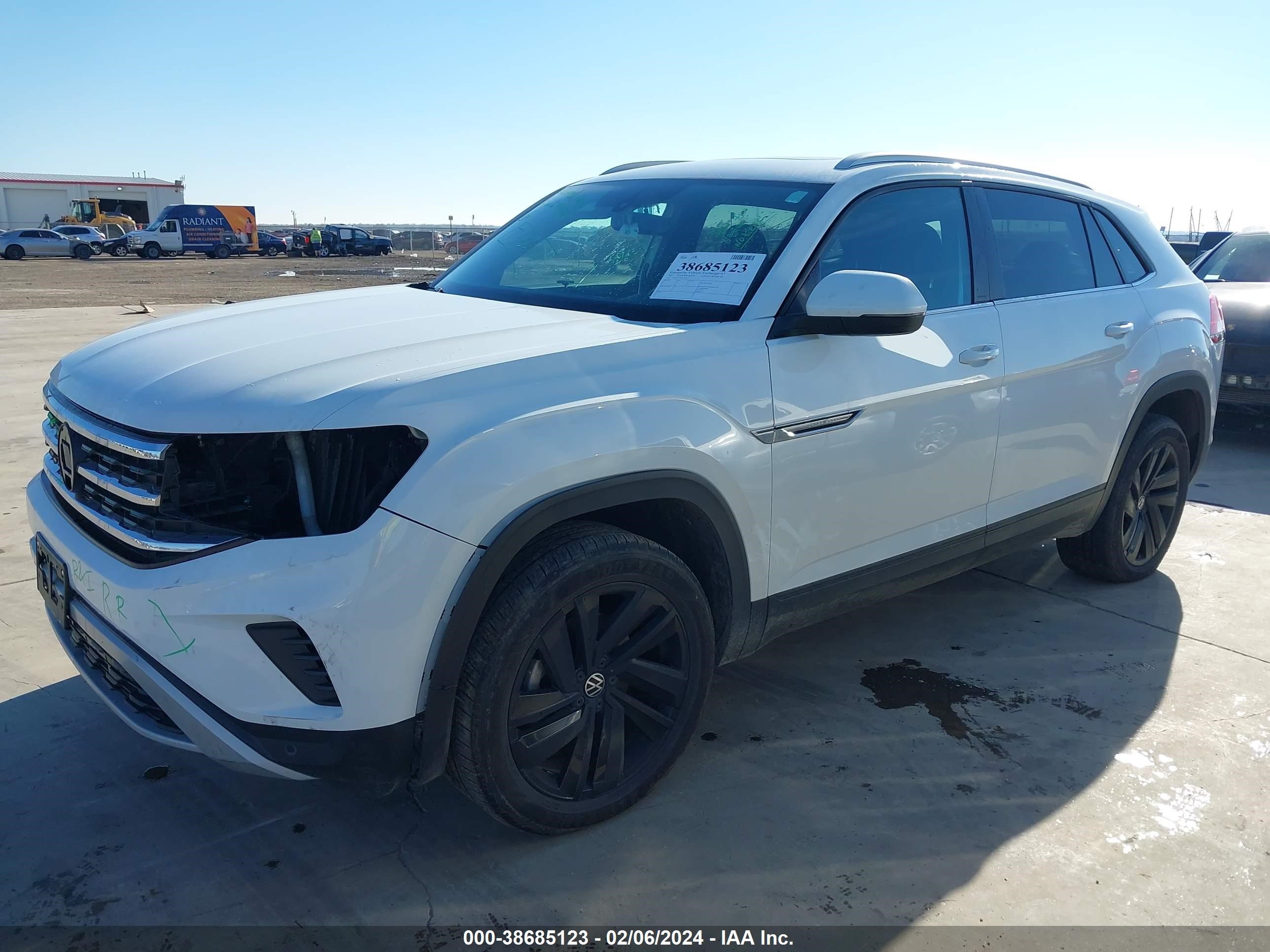 Photo 1 VIN: 1V2JE2CA8NC226331 - VOLKSWAGEN ATLAS CROSS SPORT 