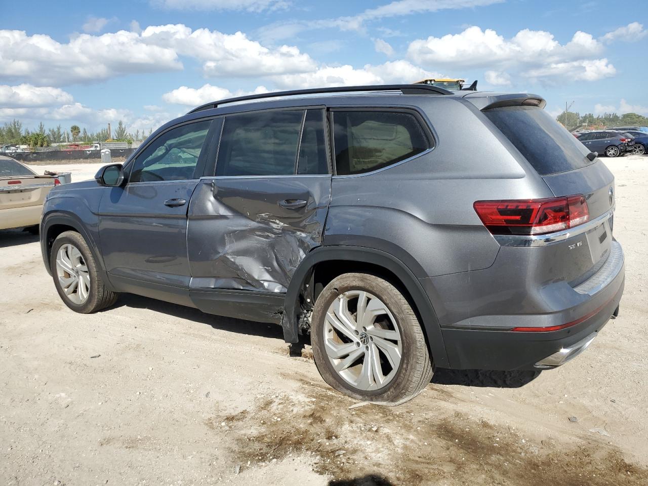 Photo 1 VIN: 1V2JR2CA7NC523708 - VOLKSWAGEN ATLAS 