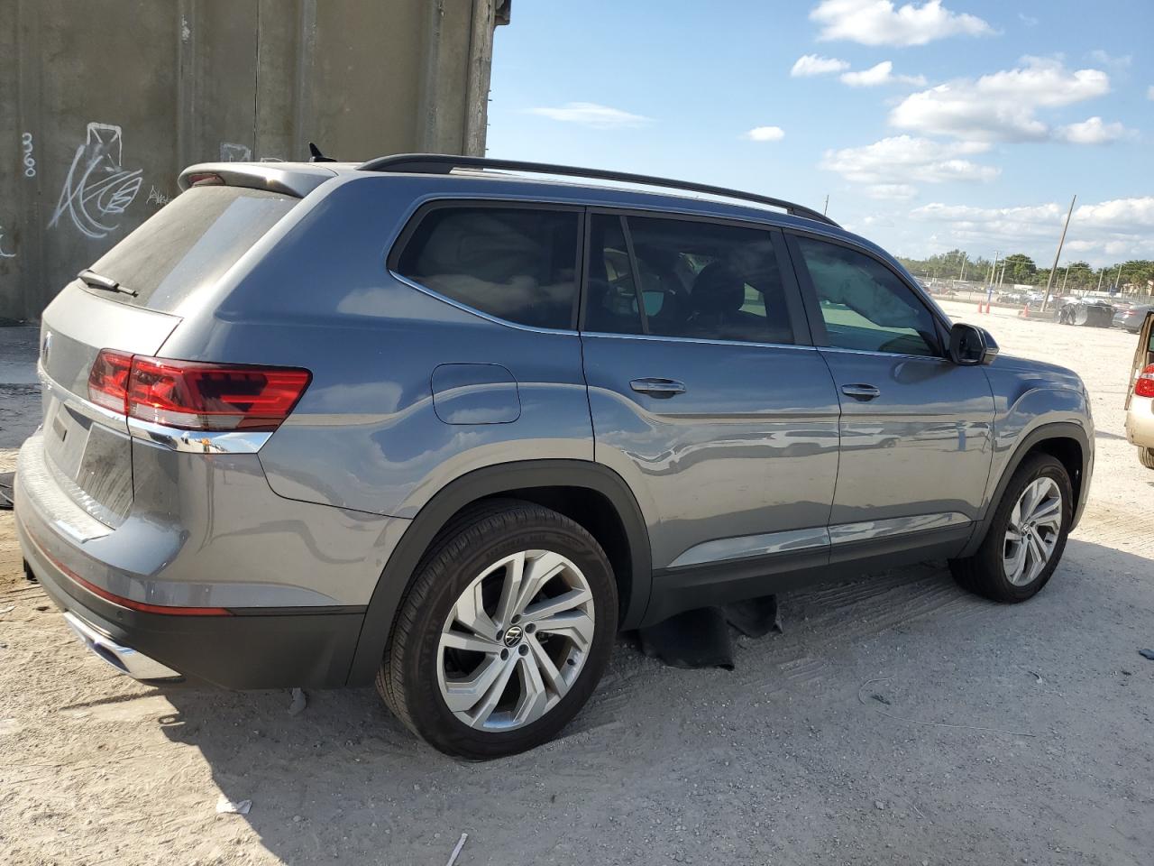 Photo 2 VIN: 1V2JR2CA7NC523708 - VOLKSWAGEN ATLAS 