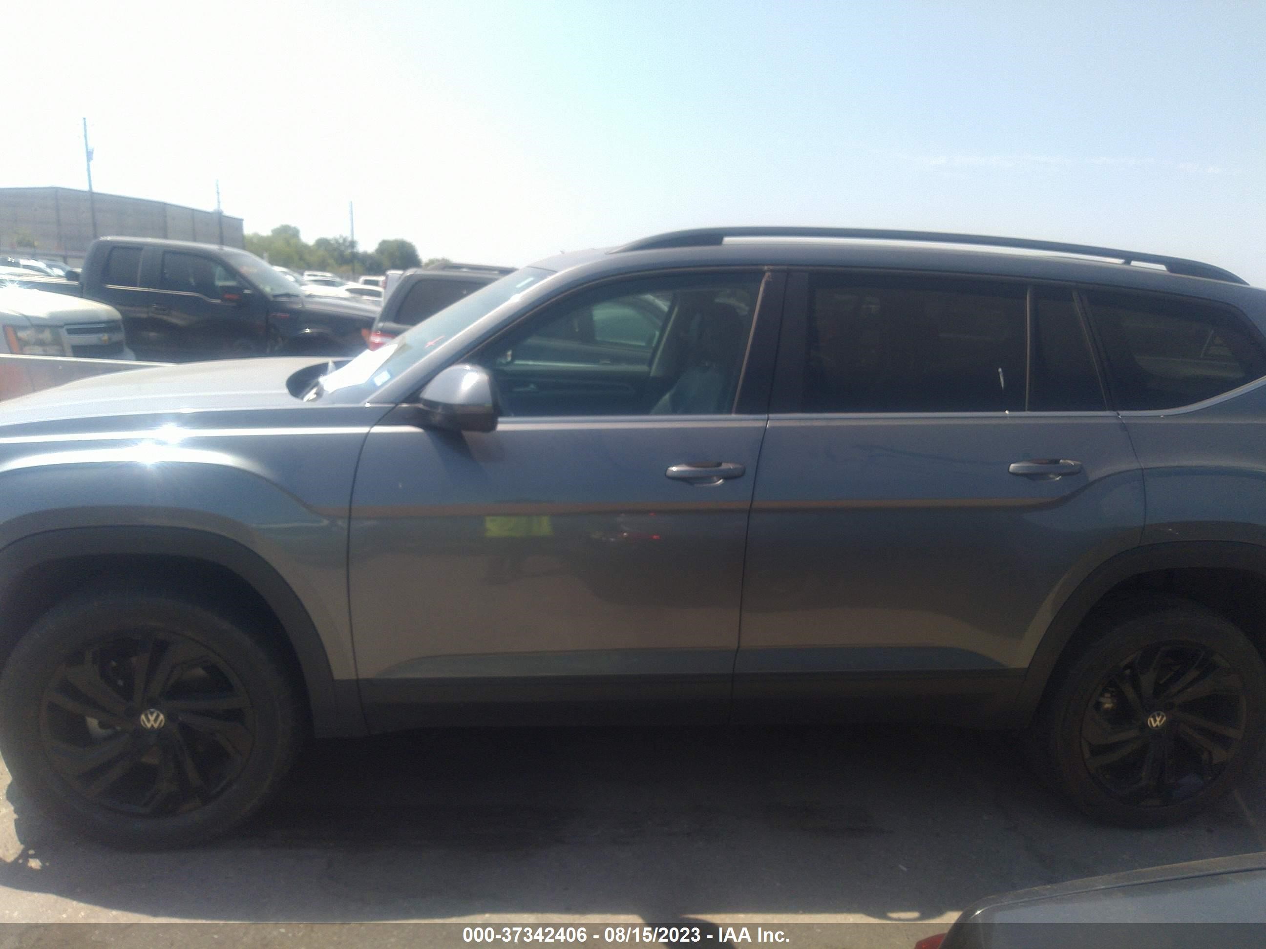 Photo 14 VIN: 1V2JR2CA7NC559608 - VOLKSWAGEN ATLAS 