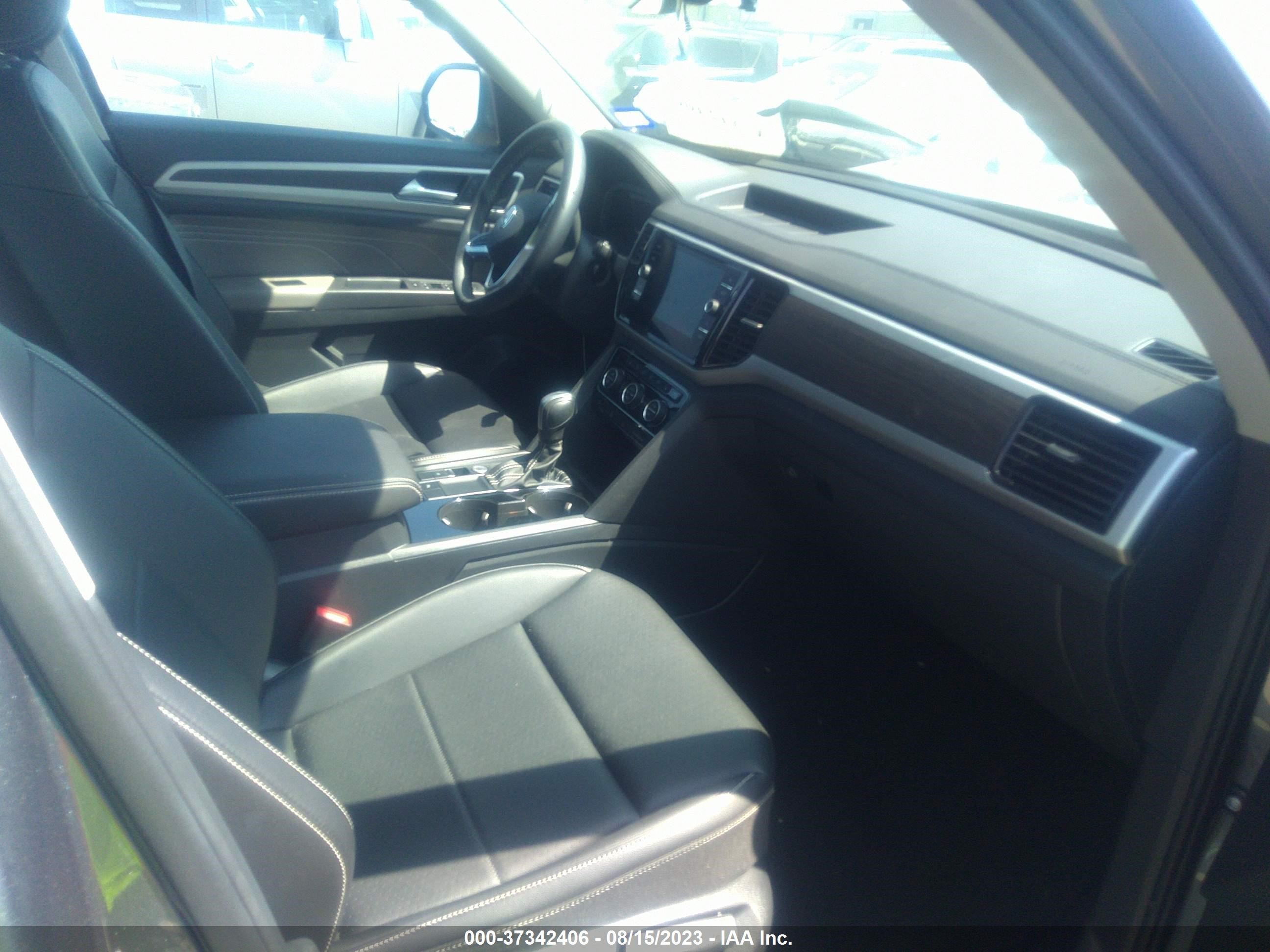 Photo 4 VIN: 1V2JR2CA7NC559608 - VOLKSWAGEN ATLAS 