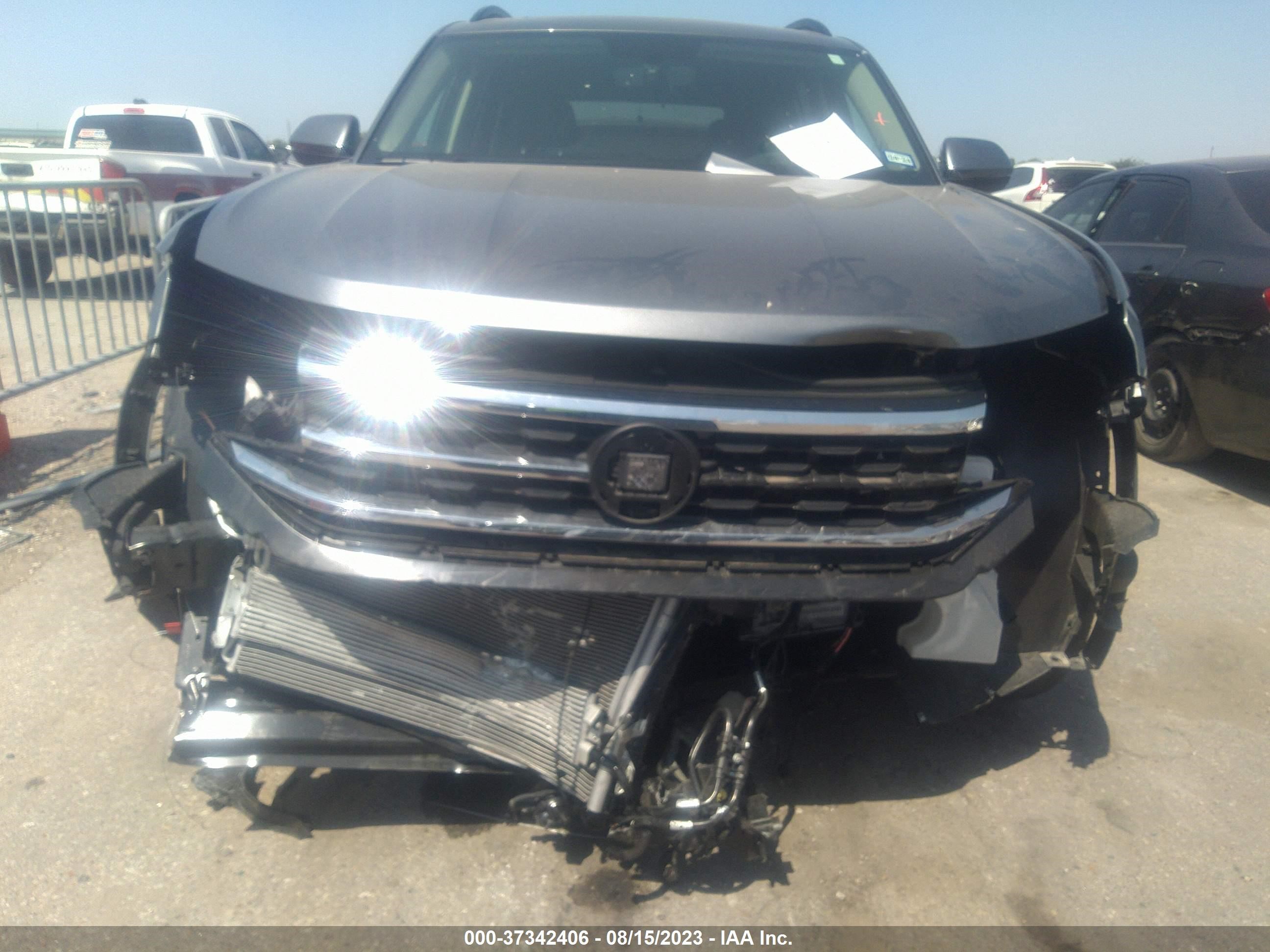 Photo 5 VIN: 1V2JR2CA7NC559608 - VOLKSWAGEN ATLAS 