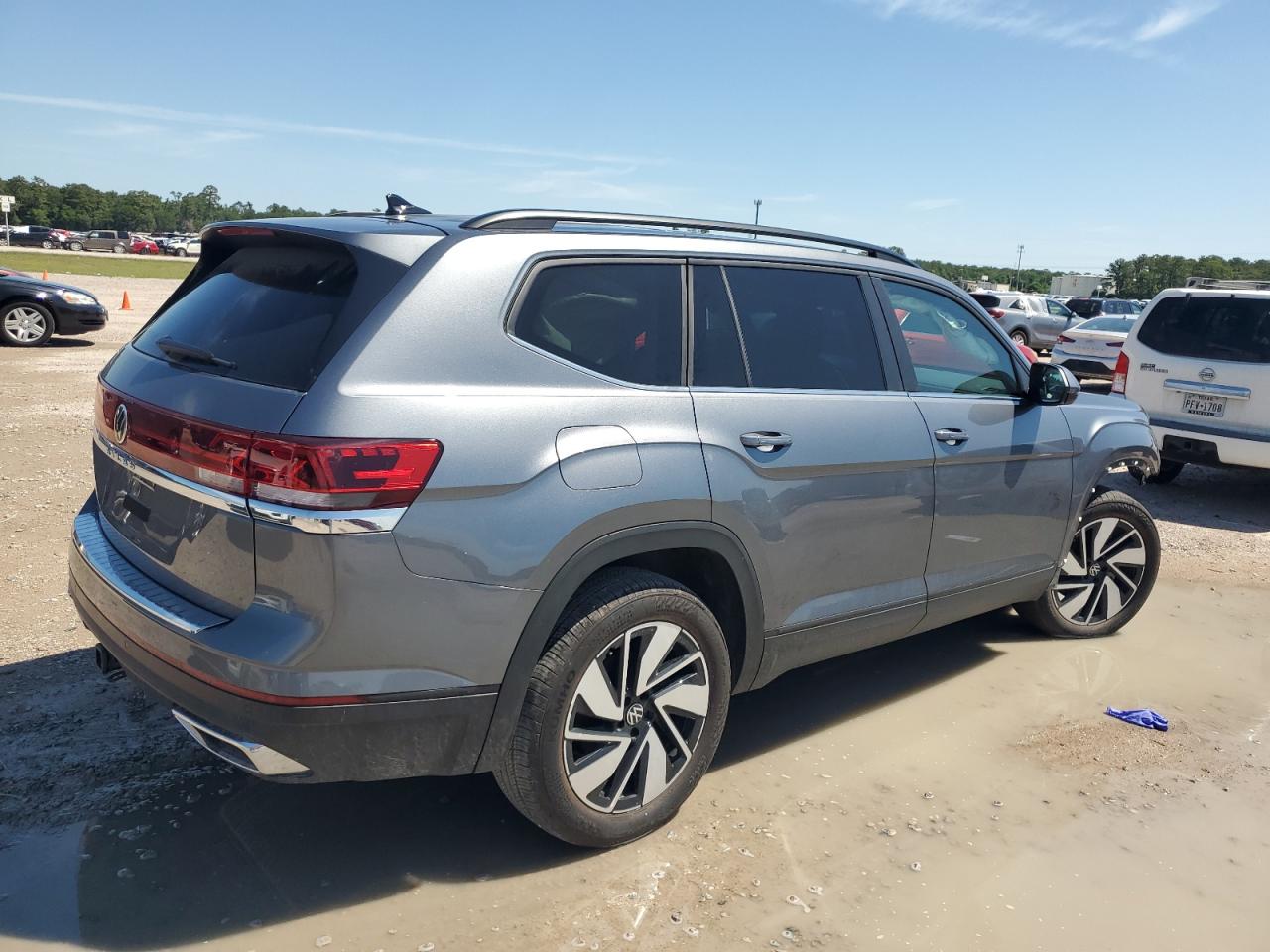 Photo 2 VIN: 1V2JR2CAXRC502146 - VOLKSWAGEN ATLAS 