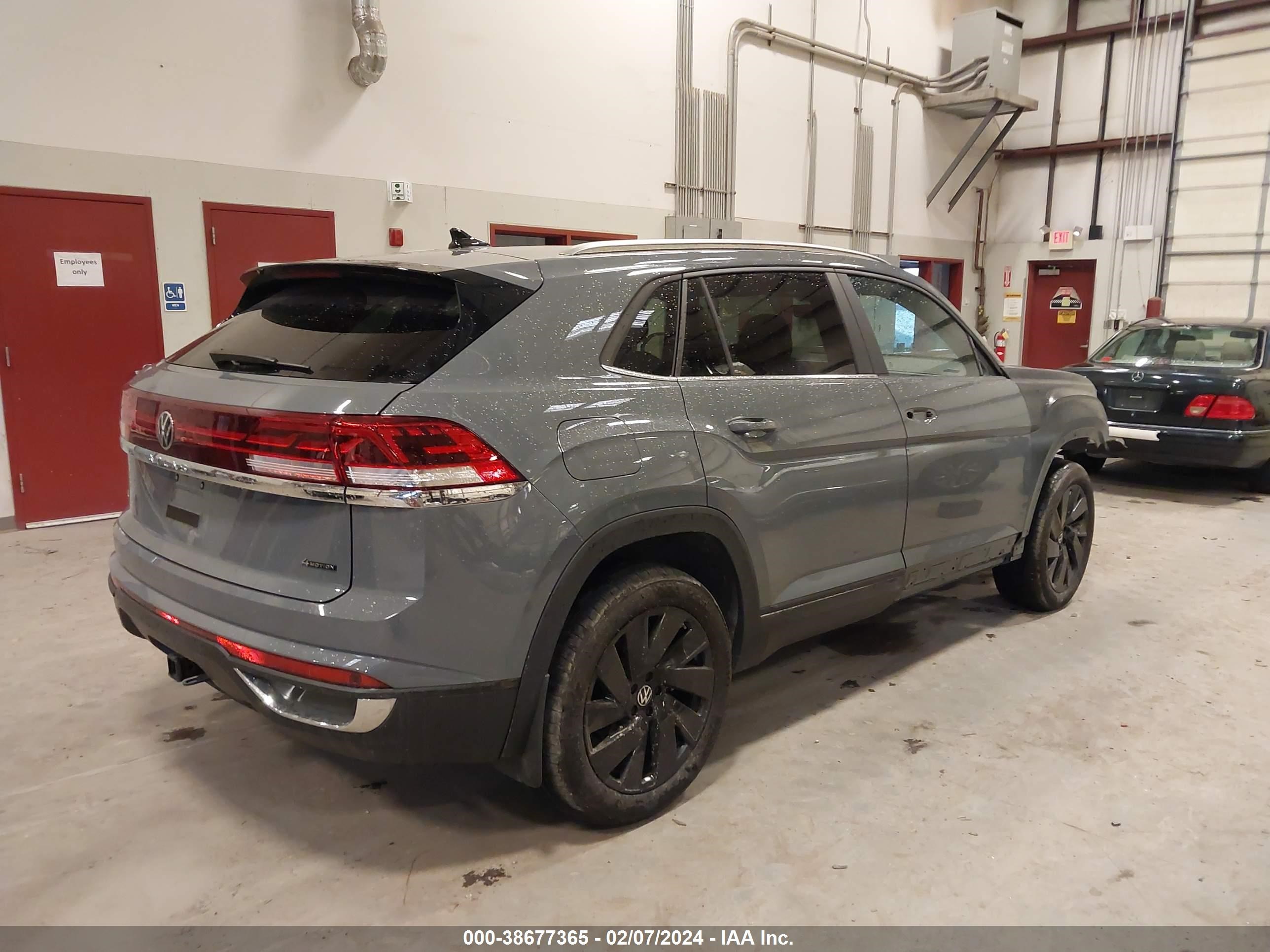 Photo 3 VIN: 1V2KE2CA4RC212548 - VOLKSWAGEN ATLAS CROSS SPORT 