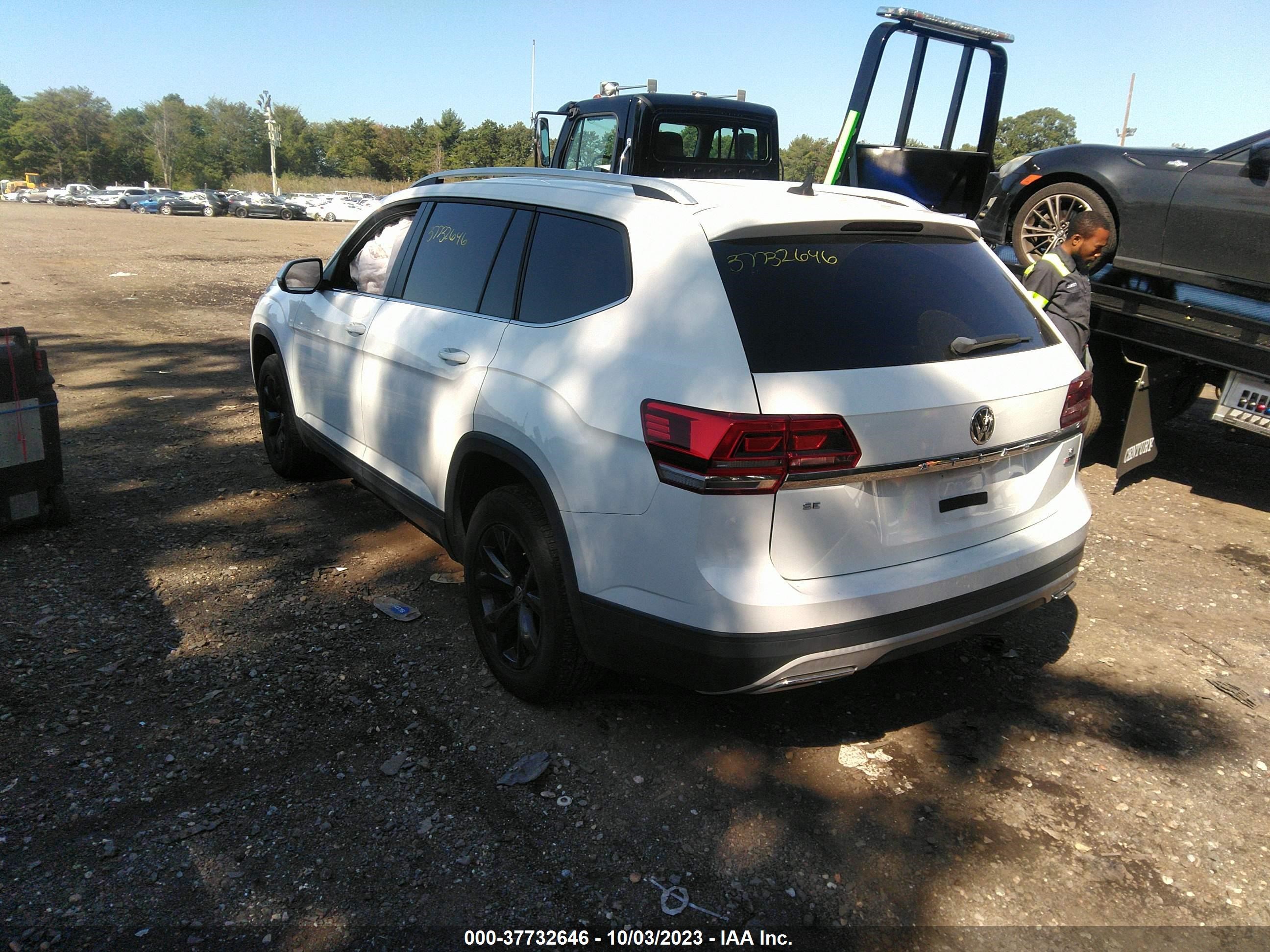 Photo 2 VIN: 1V2KR2CA1JC573356 - VOLKSWAGEN ATLAS 