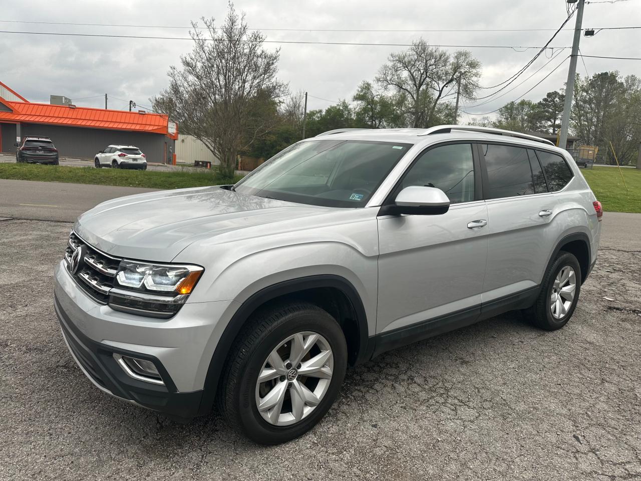 Photo 1 VIN: 1V2KR2CA4JC517136 - VOLKSWAGEN ATLAS 