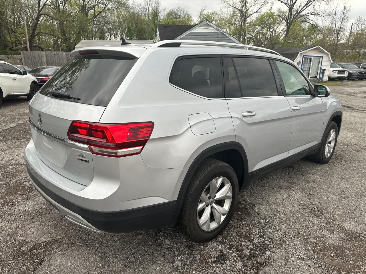 Photo 3 VIN: 1V2KR2CA4JC517136 - VOLKSWAGEN ATLAS 