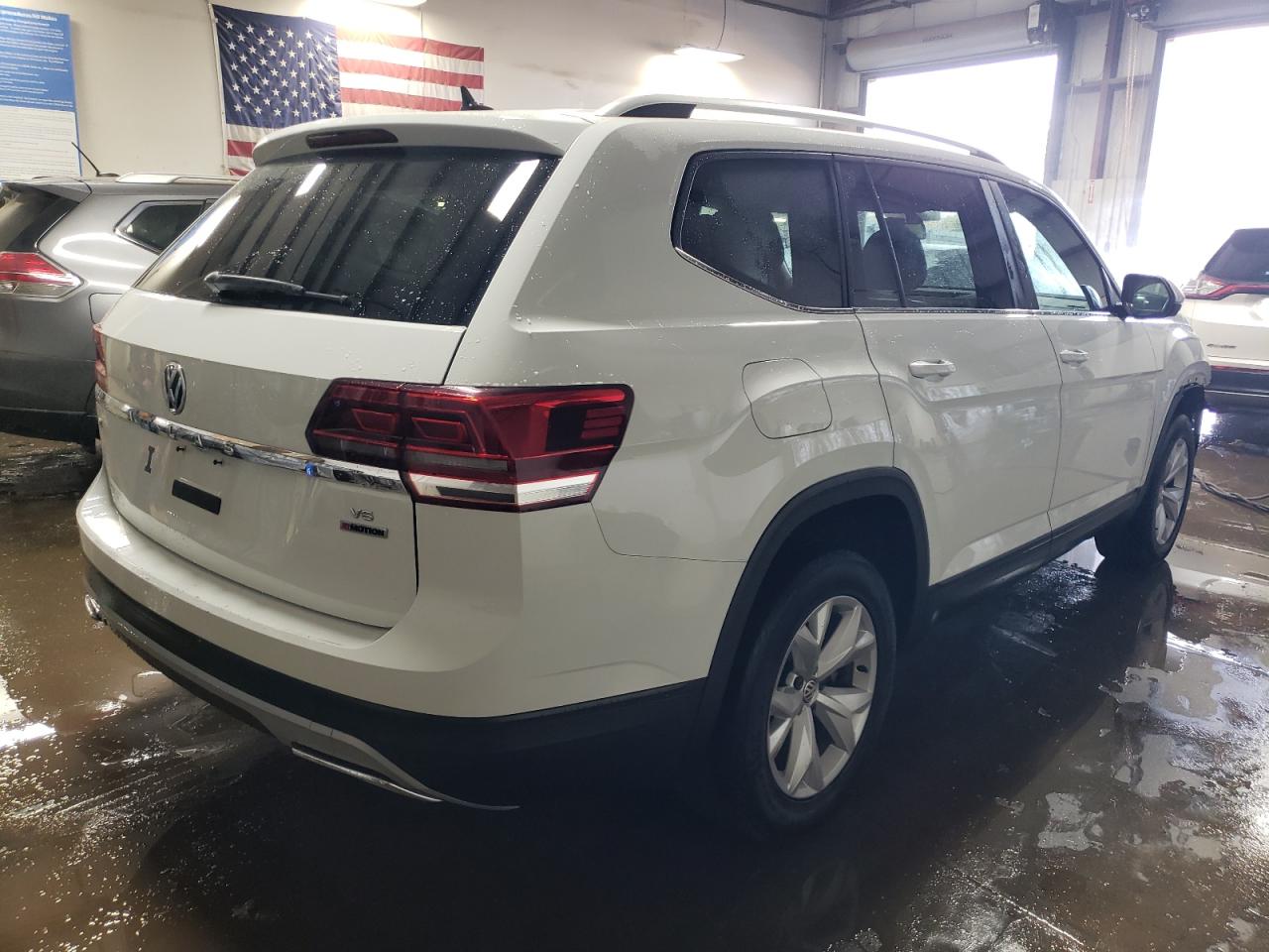 Photo 2 VIN: 1V2KR2CA4JC552064 - VOLKSWAGEN ATLAS 