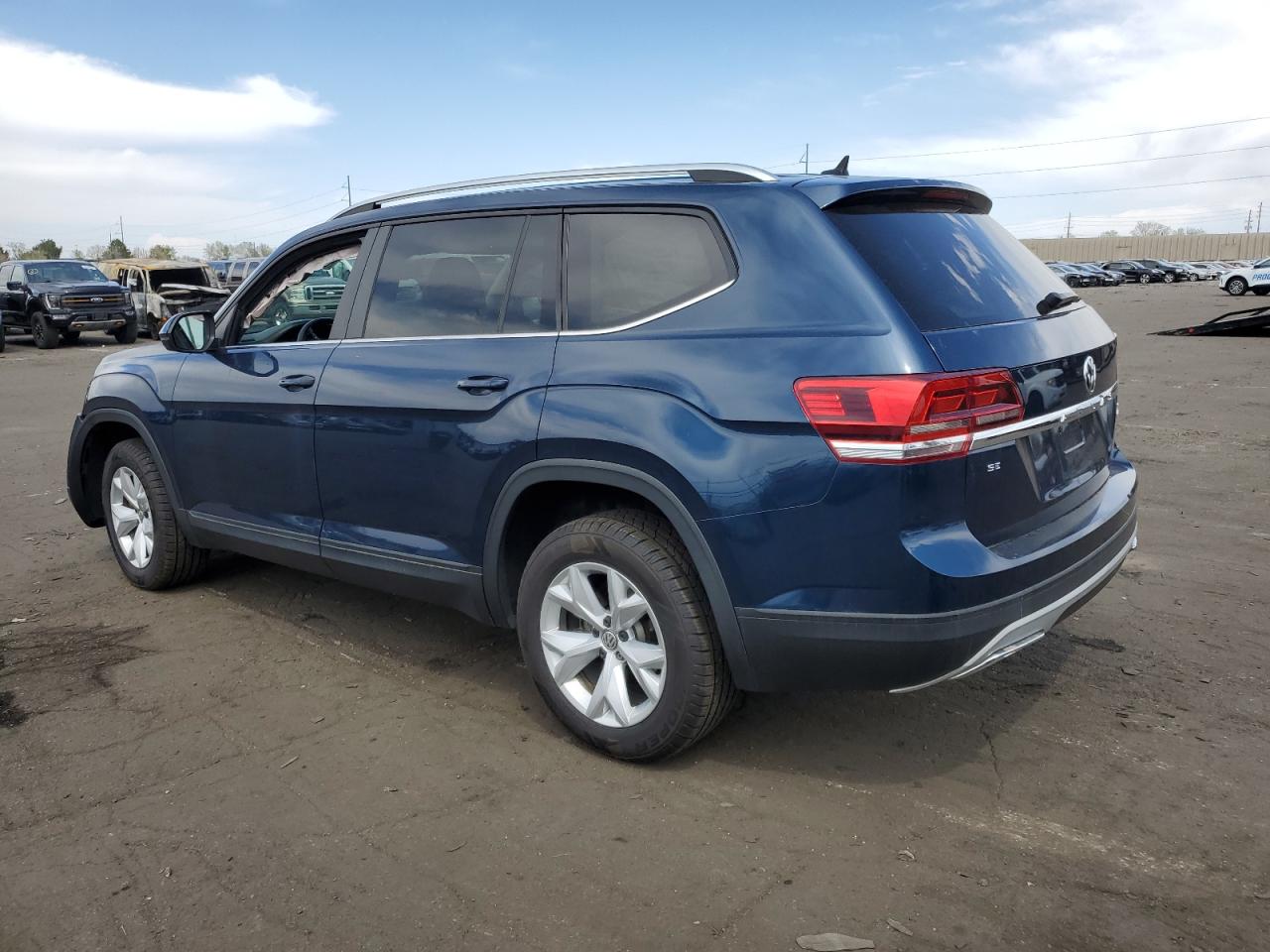 Photo 1 VIN: 1V2KR2CA7JC573135 - VOLKSWAGEN ATLAS 