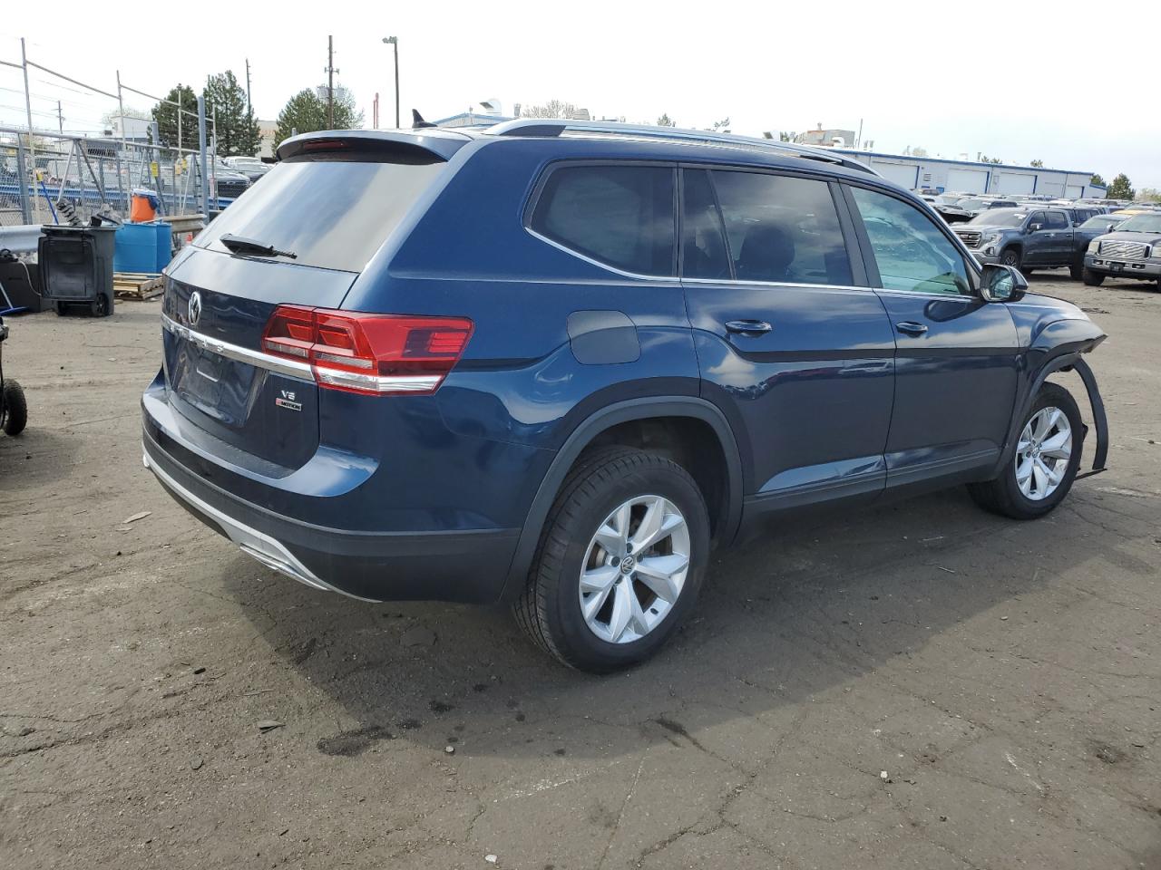 Photo 2 VIN: 1V2KR2CA7JC573135 - VOLKSWAGEN ATLAS 