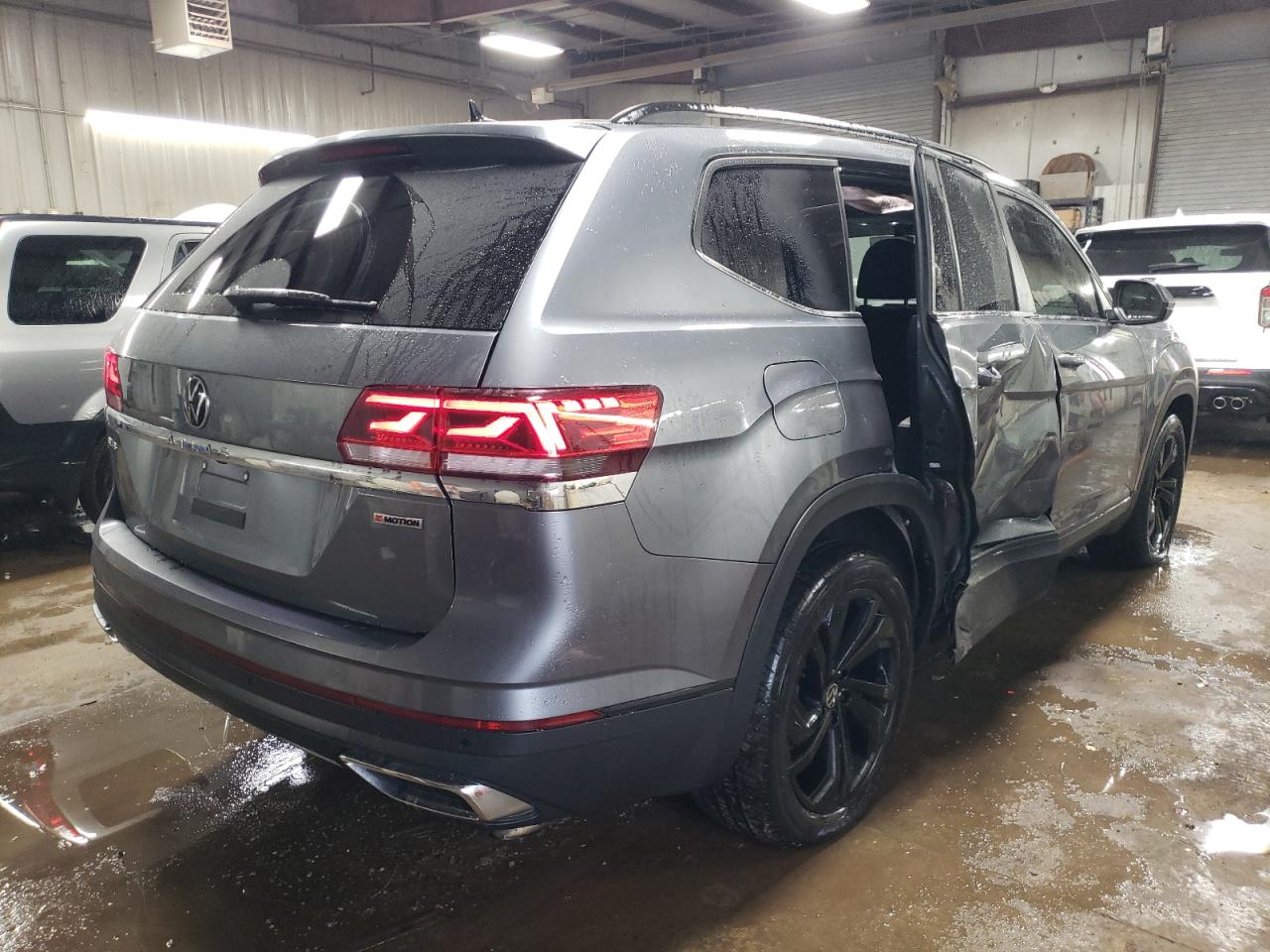 Photo 2 VIN: 1V2KR2CAXMC606990 - VOLKSWAGEN ATLAS 