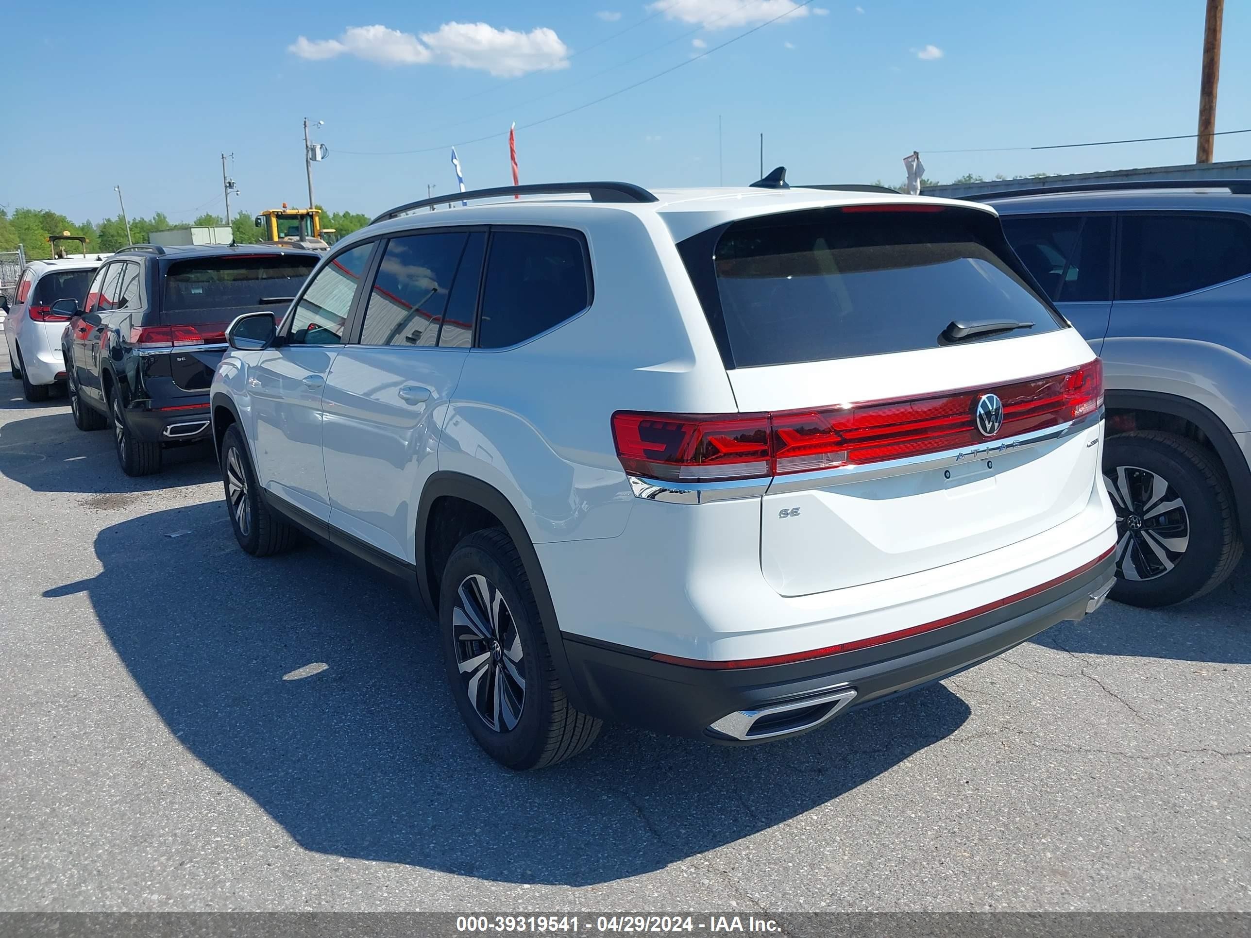 Photo 2 VIN: 1V2LR2CA0RC577303 - VOLKSWAGEN ATLAS 