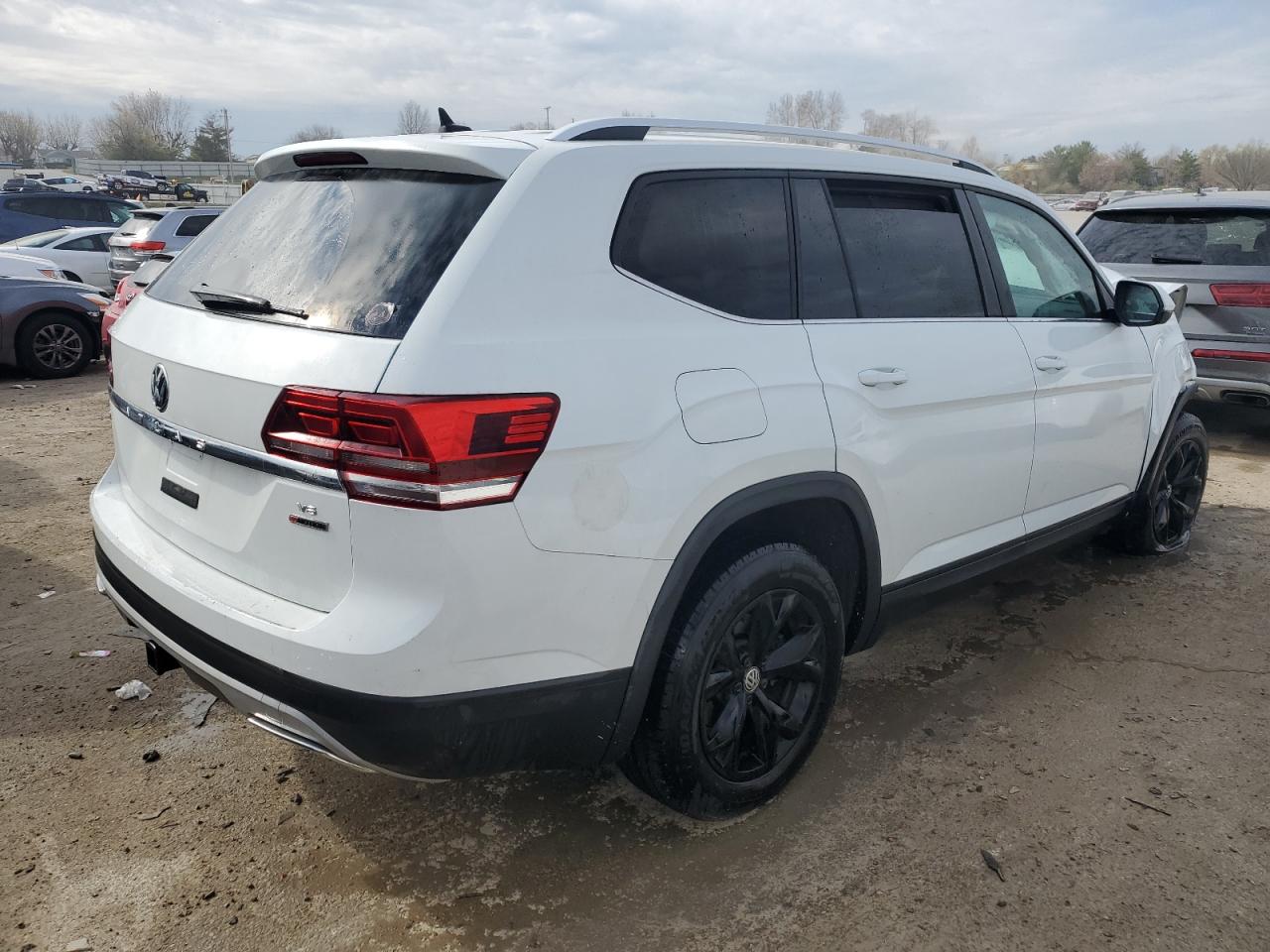 Photo 2 VIN: 1V2LR2CA4KC600720 - VOLKSWAGEN ATLAS 